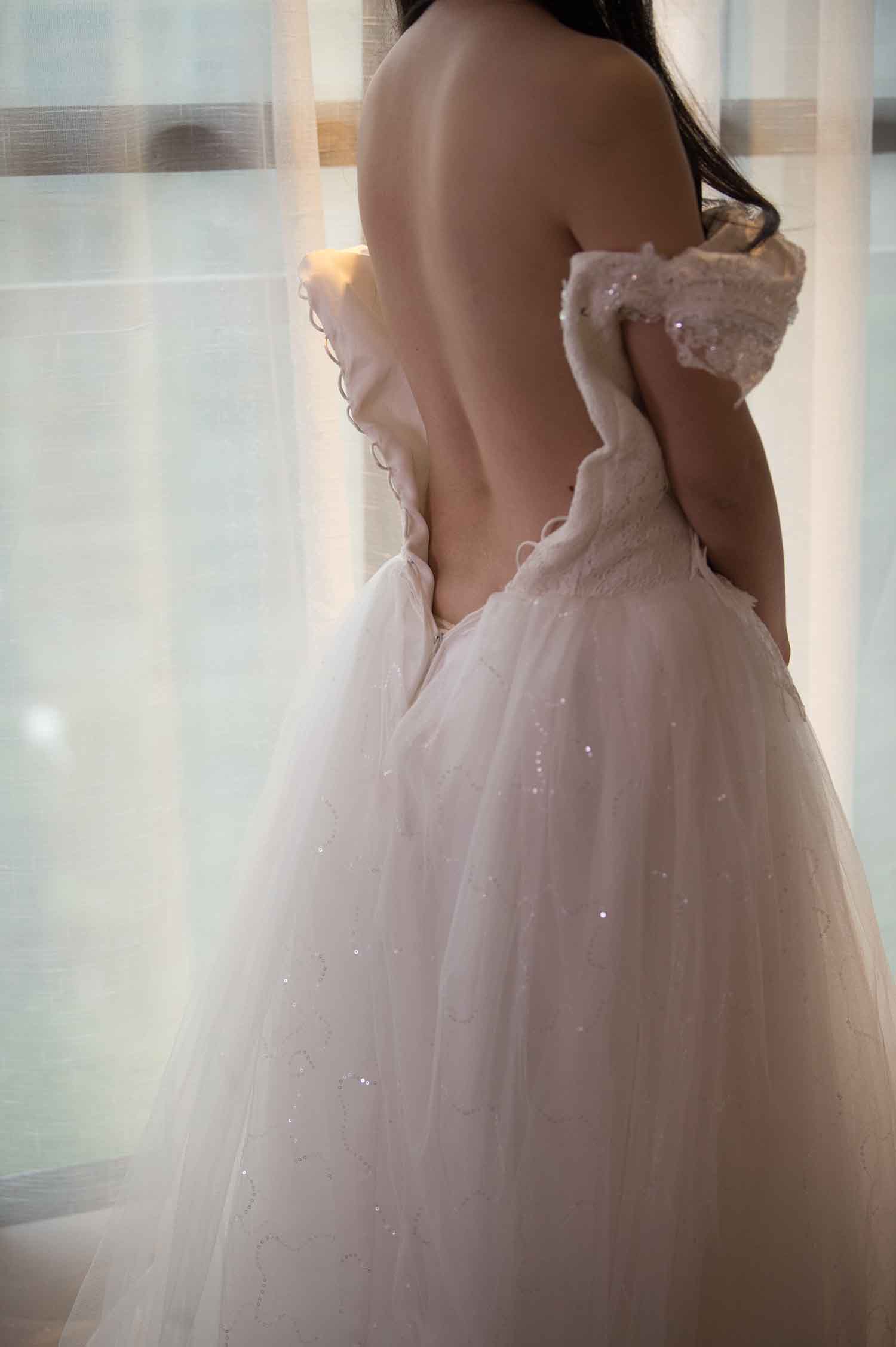 [素人新娘] 一笑就露出虎牙的鹅蛋脸美女新娘婚礼现场实拍写真 H246