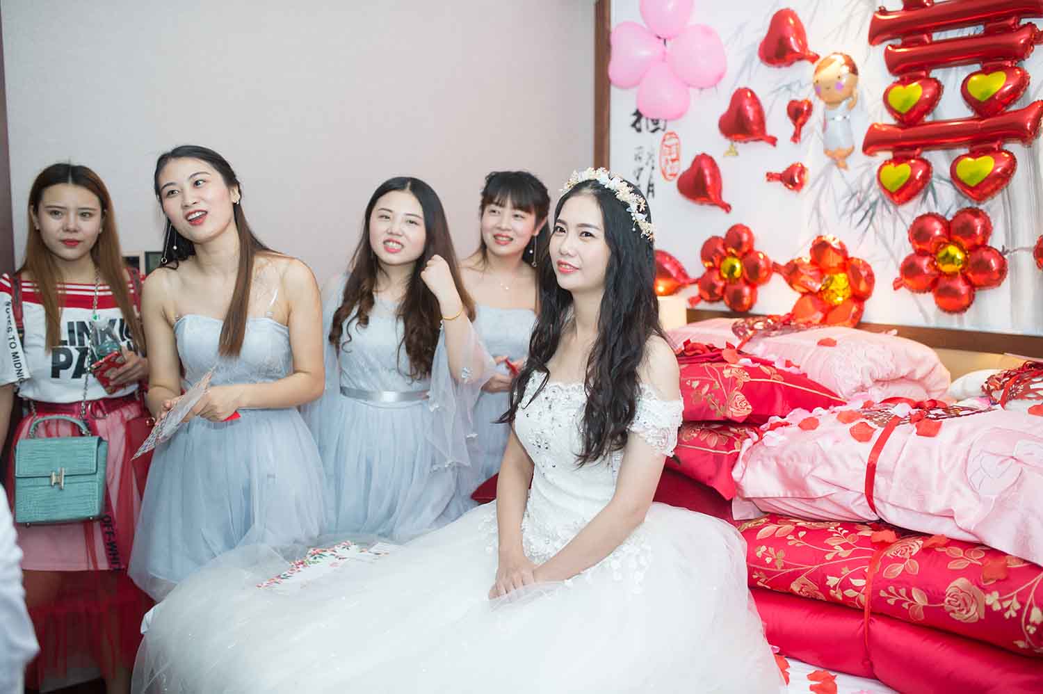 [素人新娘] 一笑就露出虎牙的鹅蛋脸美女新娘婚礼现场实拍写真 H246