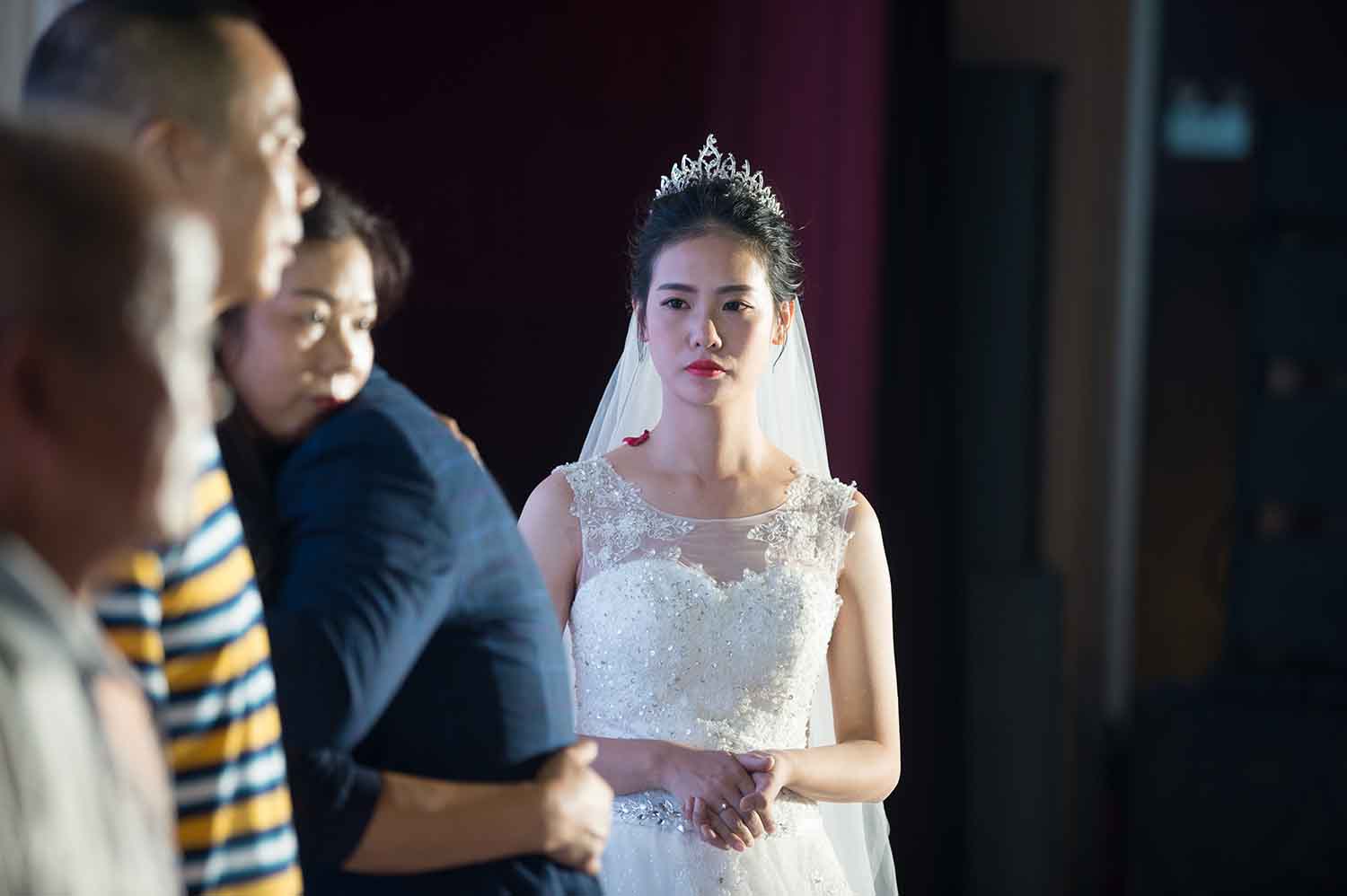 [素人新娘] 一笑就露出虎牙的鹅蛋脸美女新娘婚礼现场实拍写真 H246