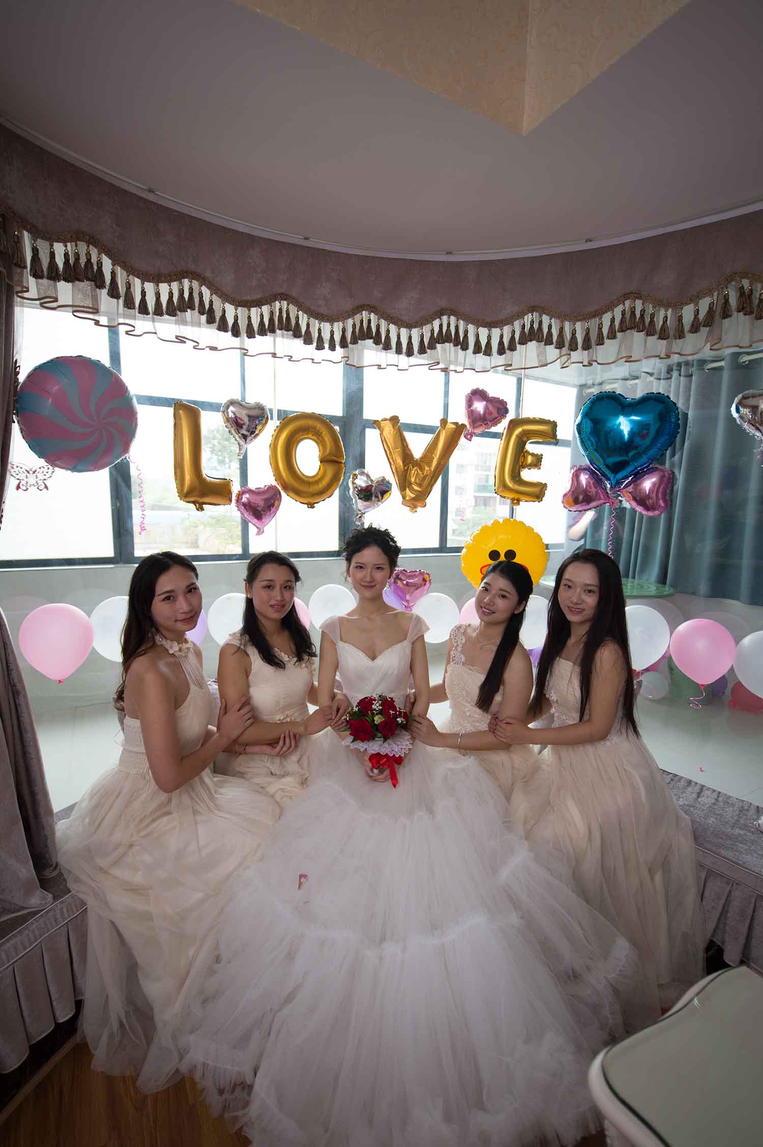 [素人新娘] 卡姿兰大眼贵妇气质新娘的婚礼现场实拍写真 H210