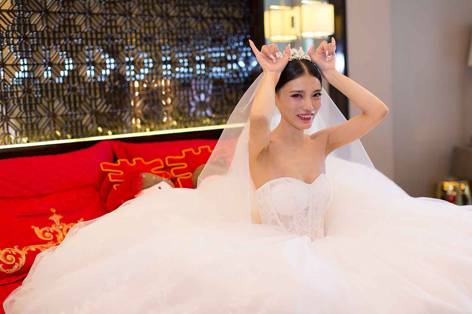 [素人新娘] 化妆的时候有亮点的高个子气质大眼美女新娘婚礼现场实拍写真 H235