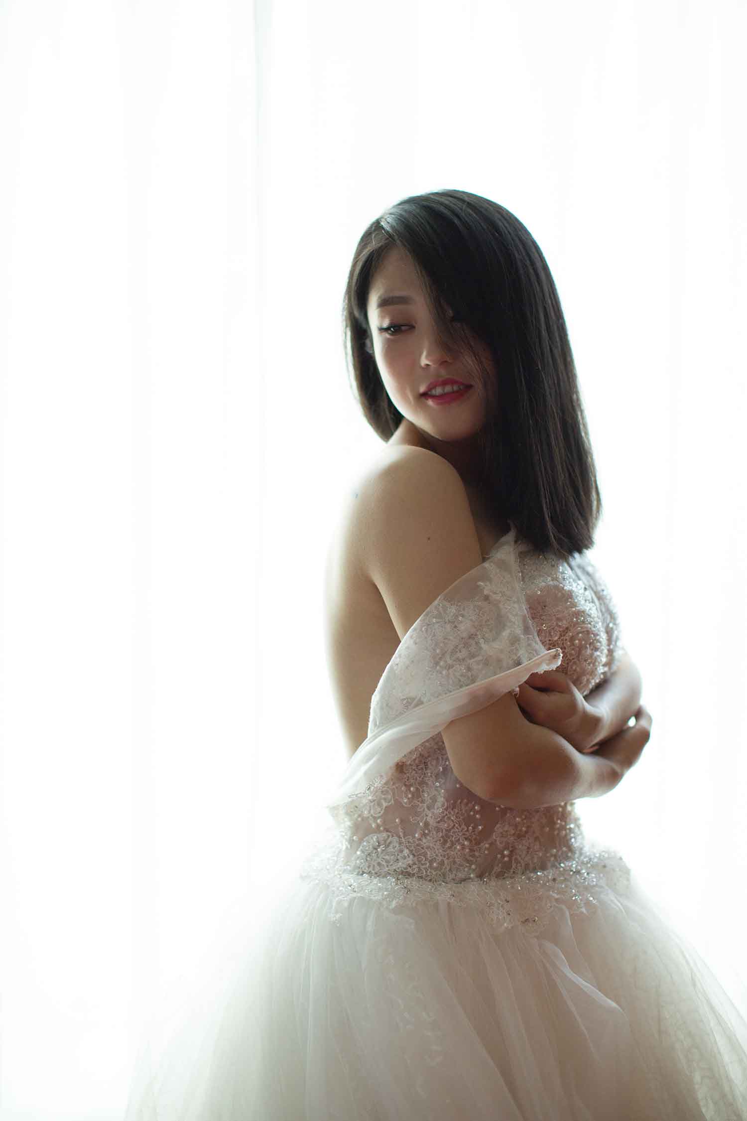 [素人新娘] 后背有性感纹身的美女新娘婚礼现场实拍写真 H251