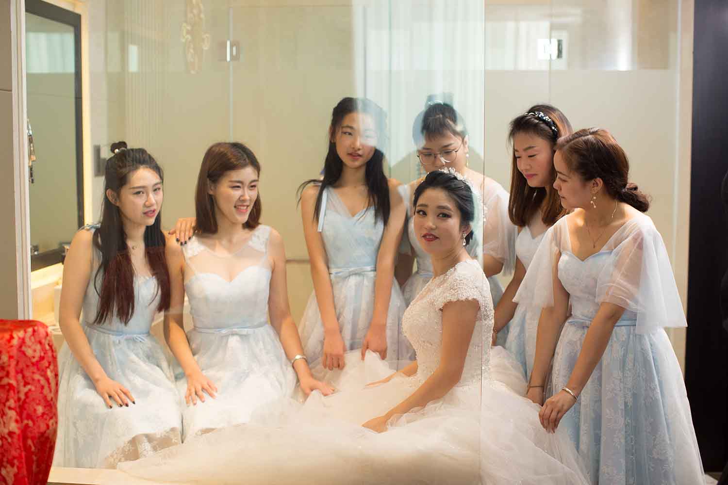 [素人新娘] 后背有性感纹身的美女新娘婚礼现场实拍写真 H251