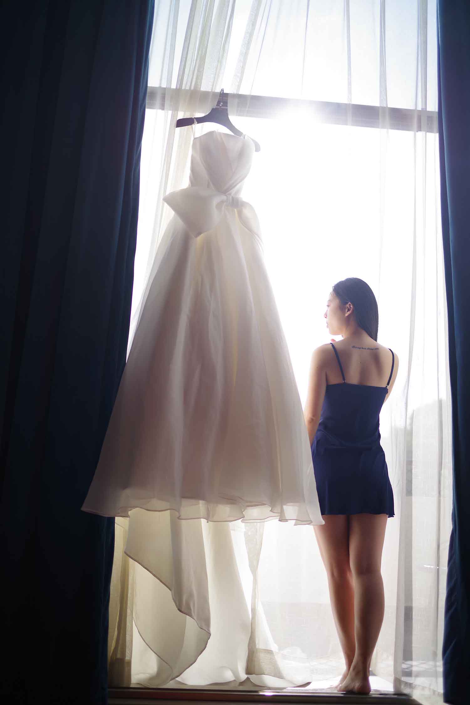 [素人新娘] 后背有纹身的新娘婚礼现场实拍写真 H231