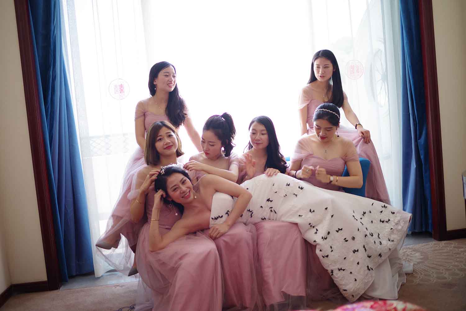 [素人新娘] 后背有纹身的新娘婚礼现场实拍写真 H231