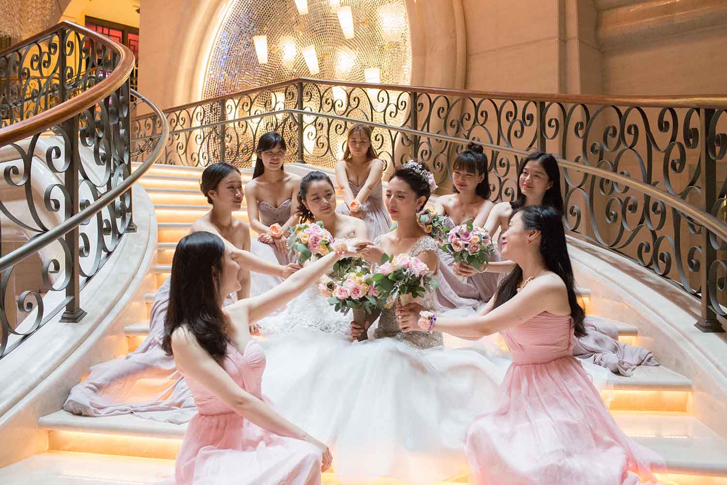 [素人新娘] 拥有豪华伴娘团的气质女王新娘婚礼现场实拍写真 H224