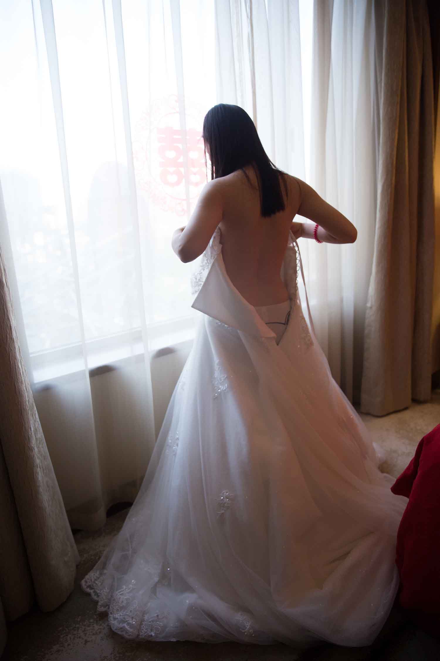 [素人新娘] 外表很成熟穿的内裤却很可爱的新娘婚礼现场实拍写真 H240