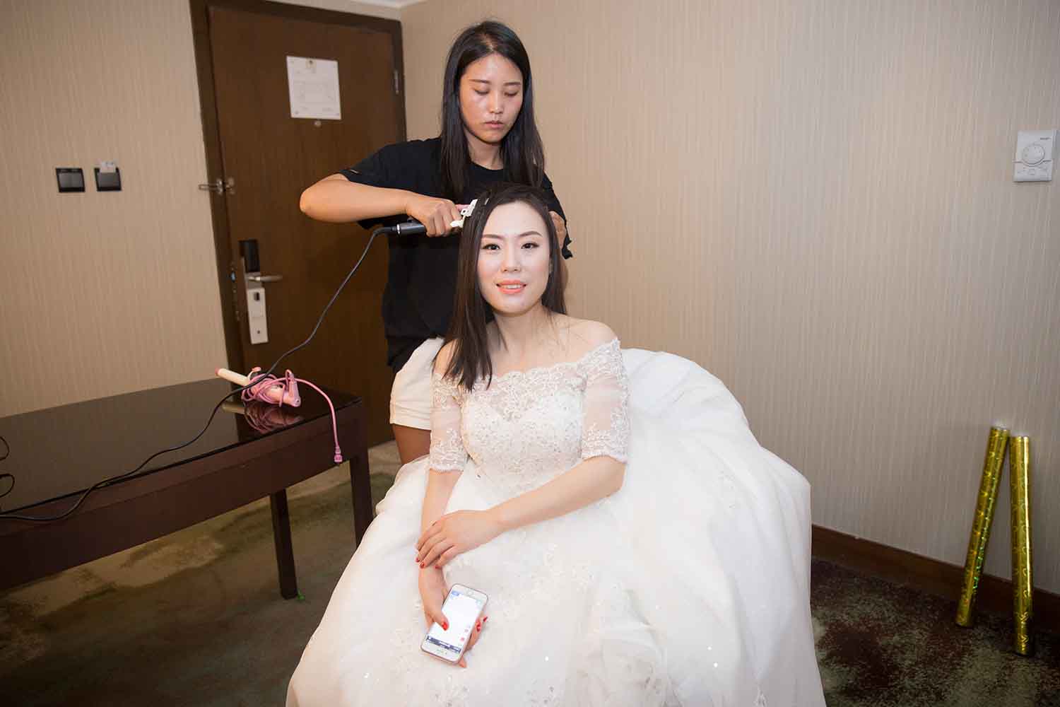 [素人新娘] 外表很成熟穿的内裤却很可爱的新娘婚礼现场实拍写真 H240