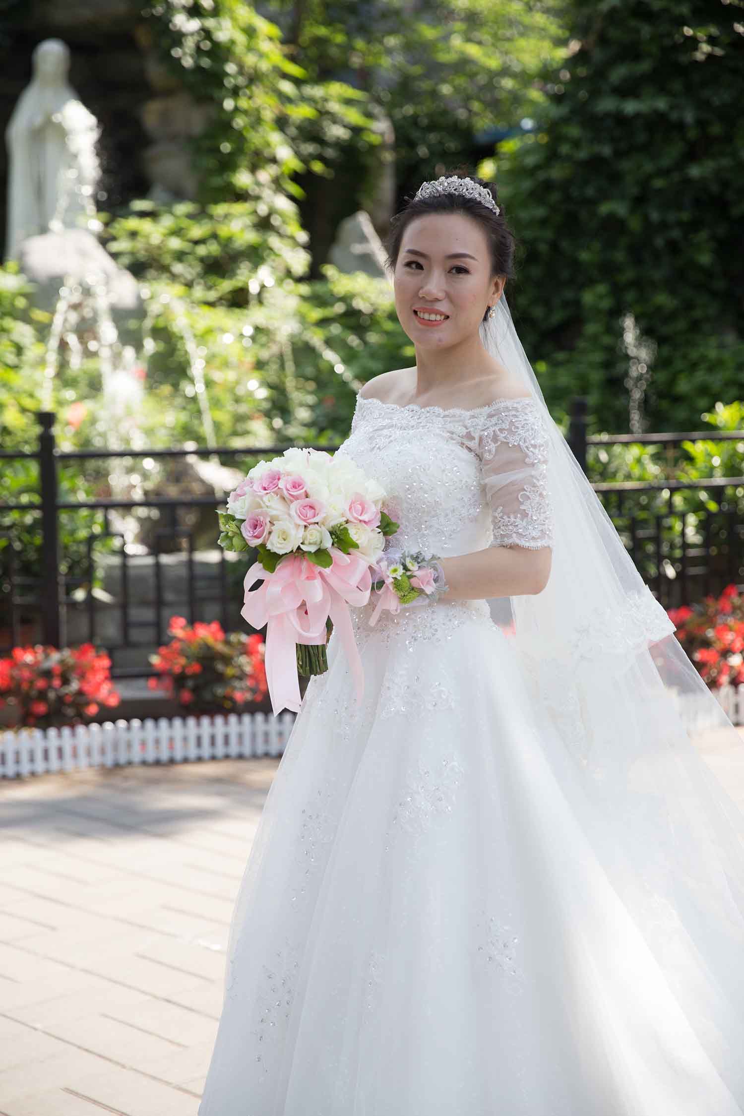 [素人新娘] 外表很成熟穿的内裤却很可爱的新娘婚礼现场实拍写真 H240