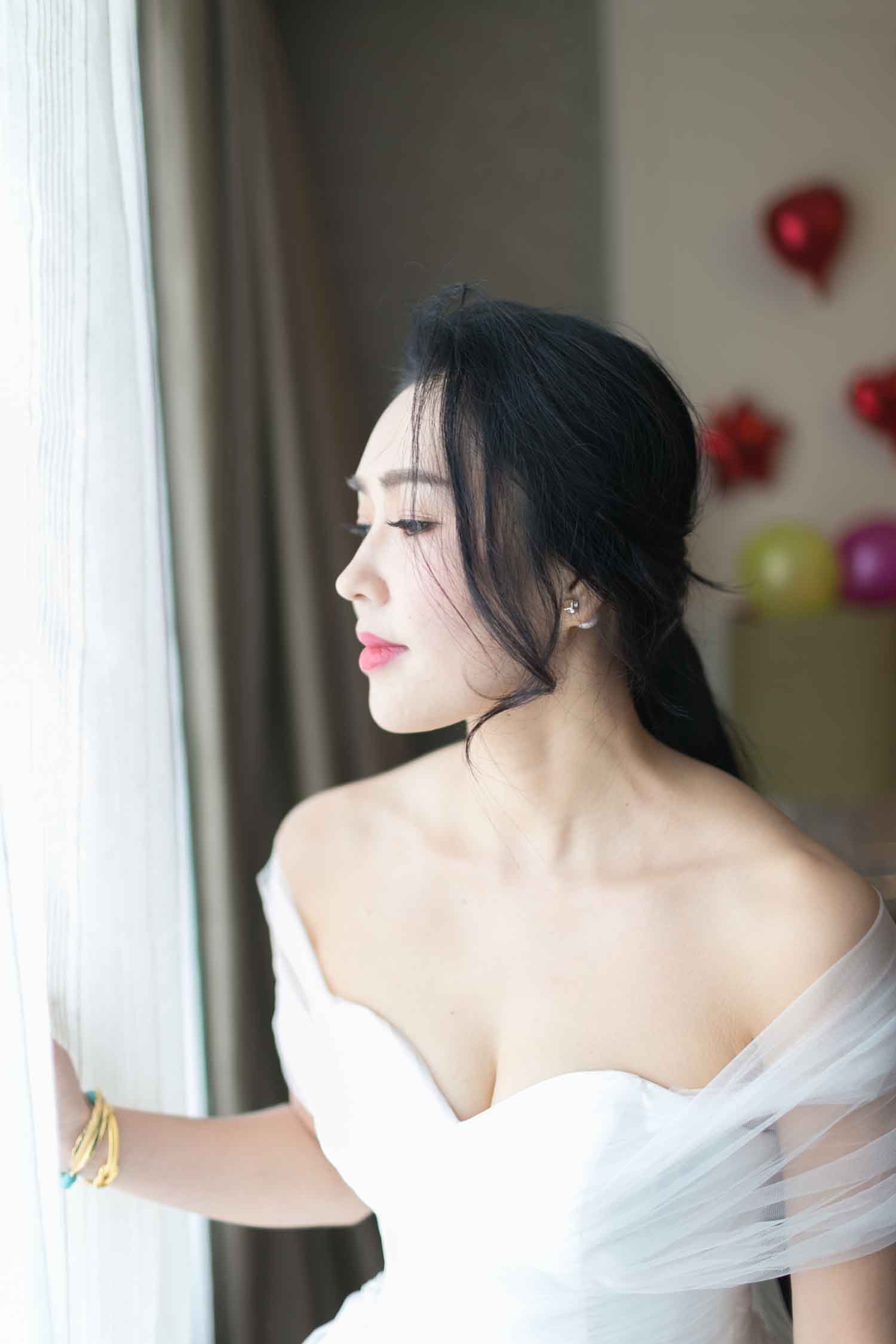 [素人新娘] 穿着黑色蕾丝内裤的大龄气质少妇新娘婚礼现场实拍写真 H227