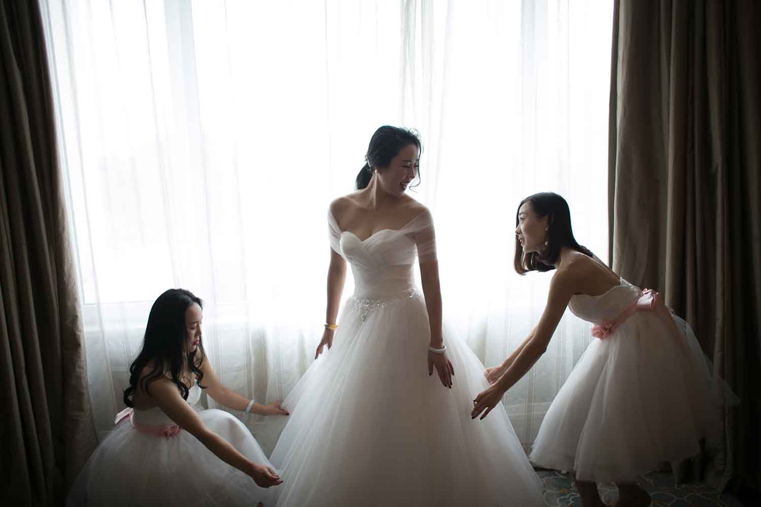 [素人新娘] 穿着黑色蕾丝内裤的大龄气质少妇新娘婚礼现场实拍写真 H227