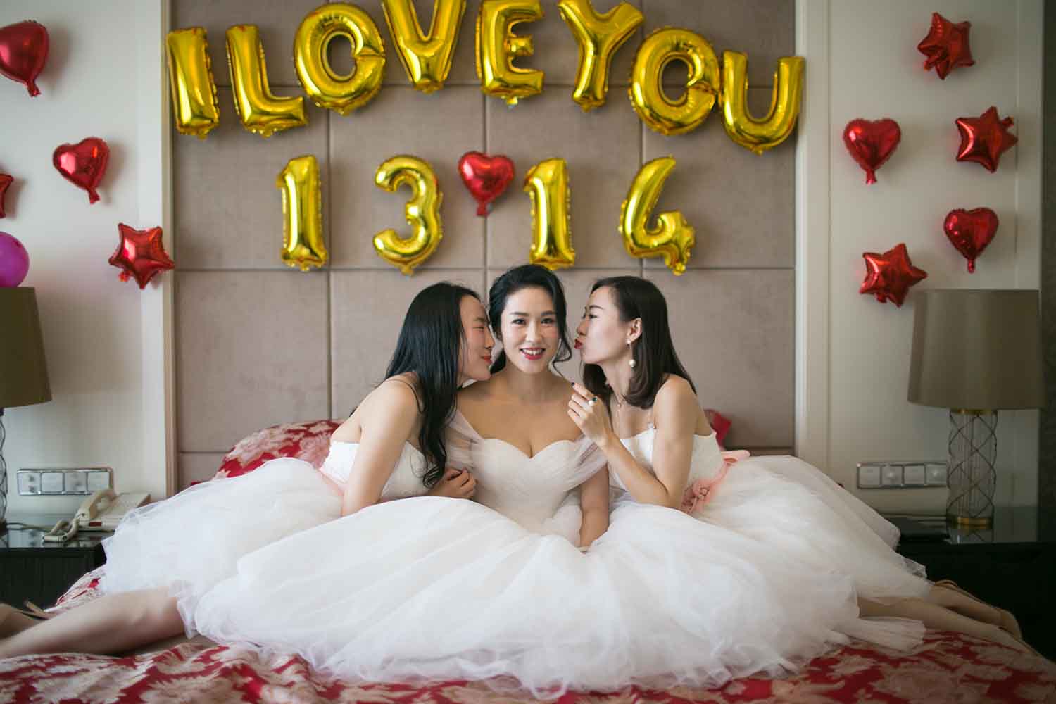 [素人新娘] 穿着黑色蕾丝内裤的大龄气质少妇新娘婚礼现场实拍写真 H227