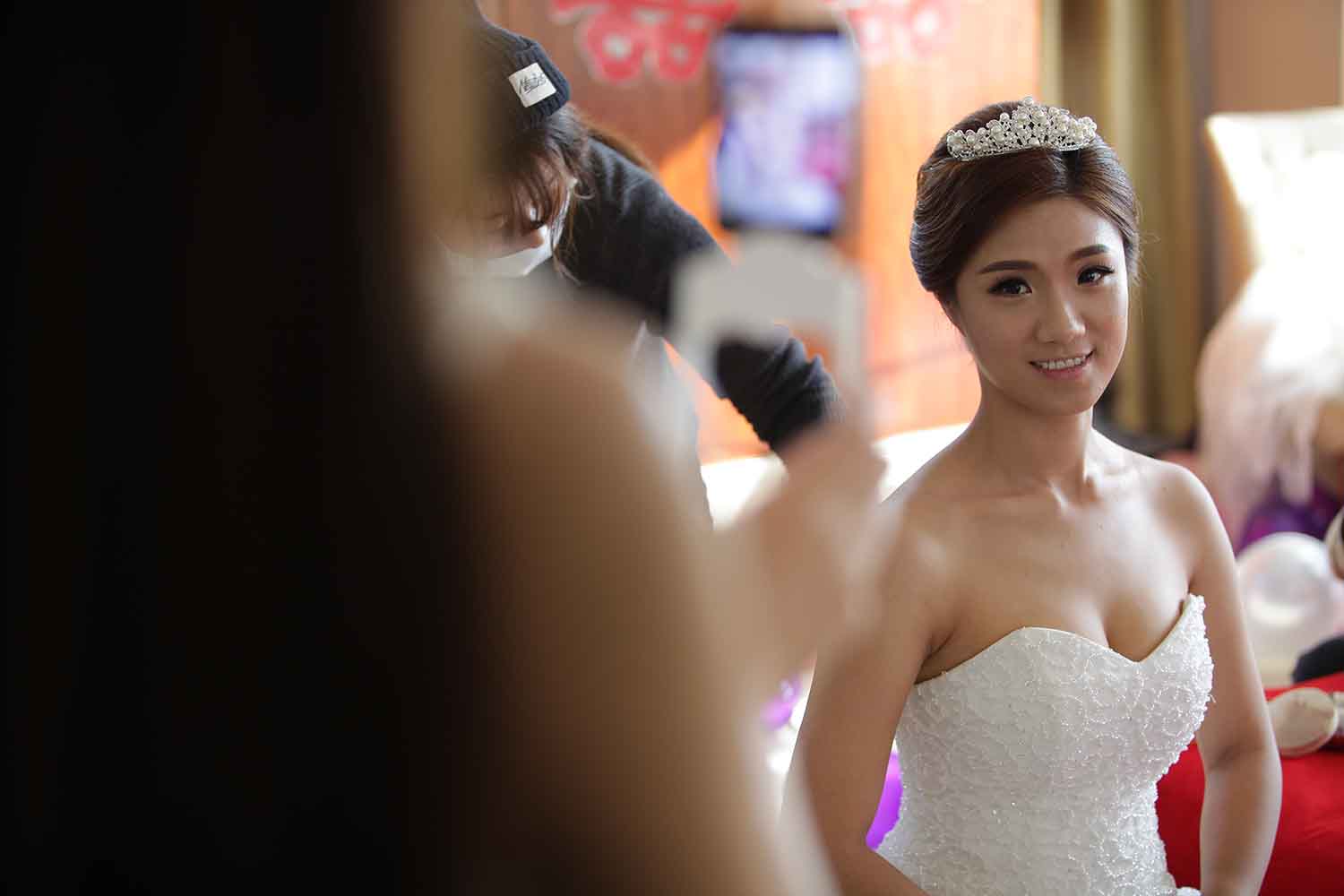 [素人新娘] 有着傲人双峰的气质富婆新娘婚礼现场实拍写真 H302