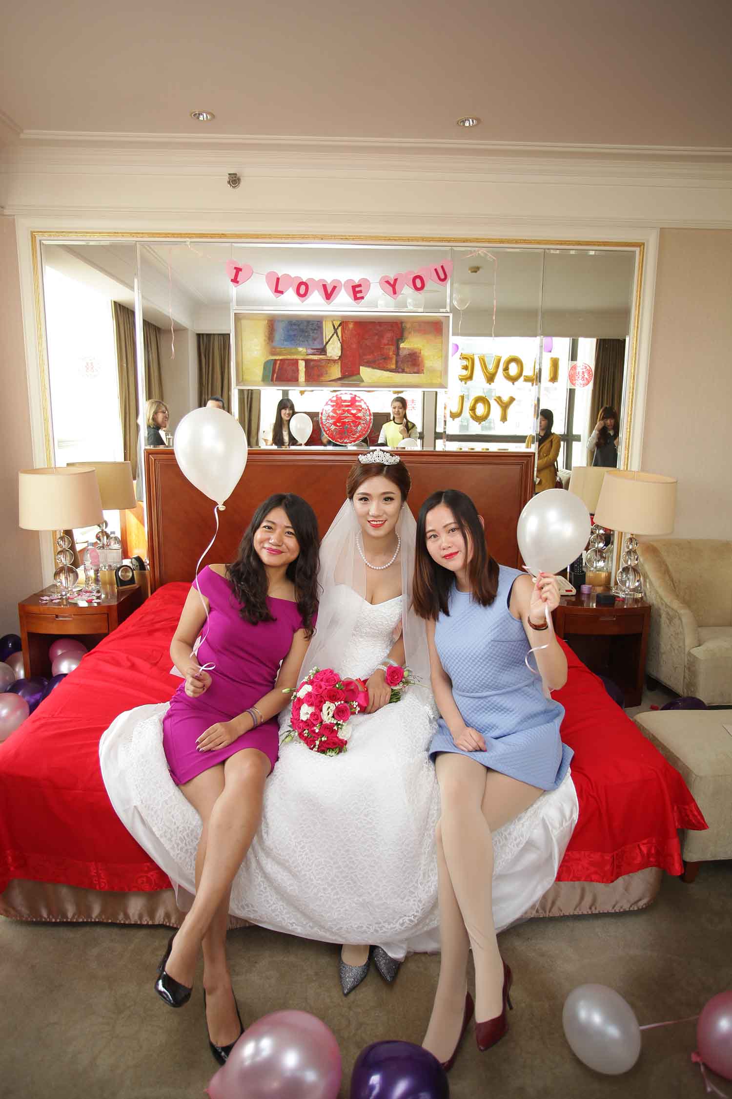 [素人新娘] 有着傲人双峰的气质富婆新娘婚礼现场实拍写真 H302