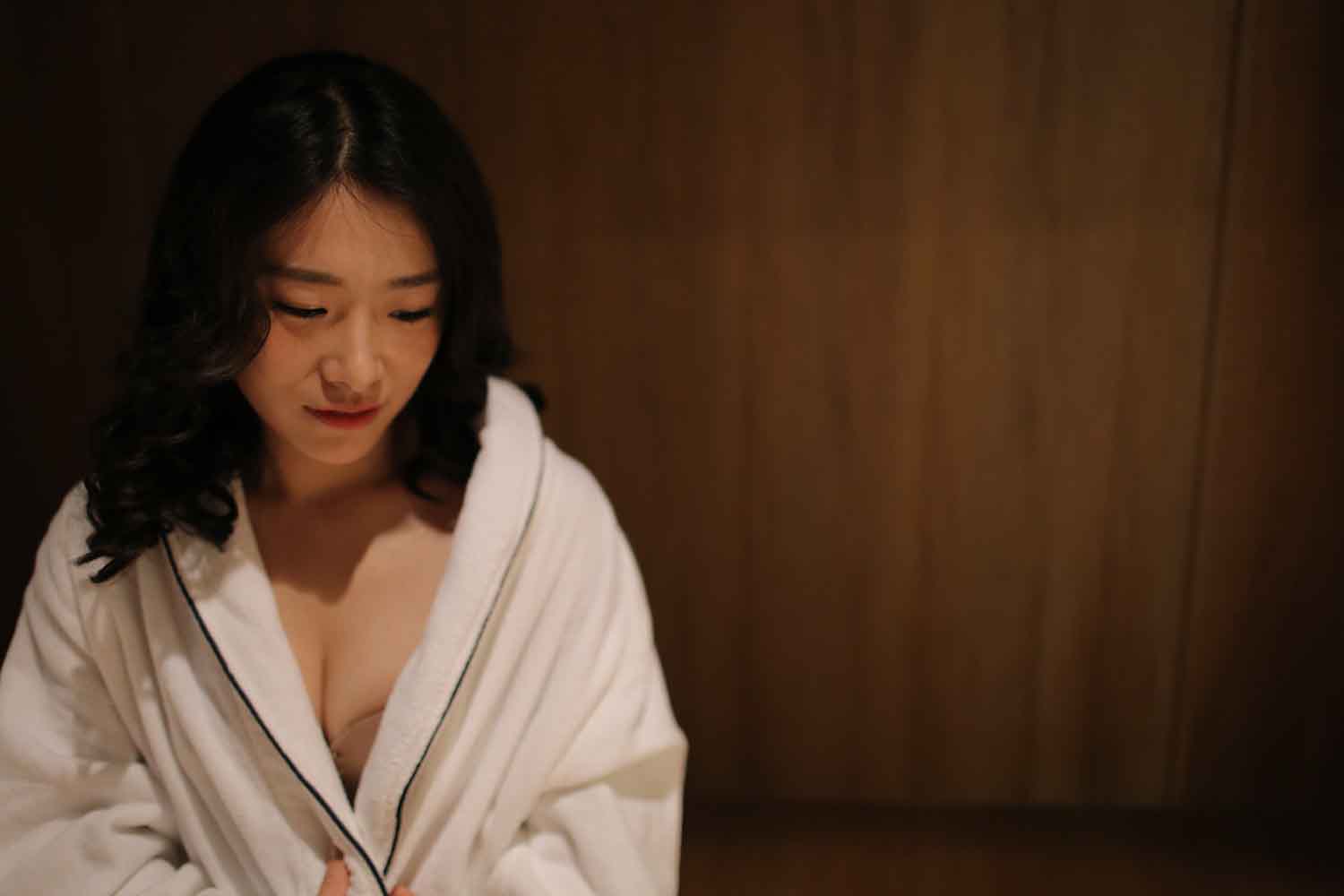 [素人新娘] 气质少妇浴室裸体诱惑新娘婚礼现场实拍写真 H223