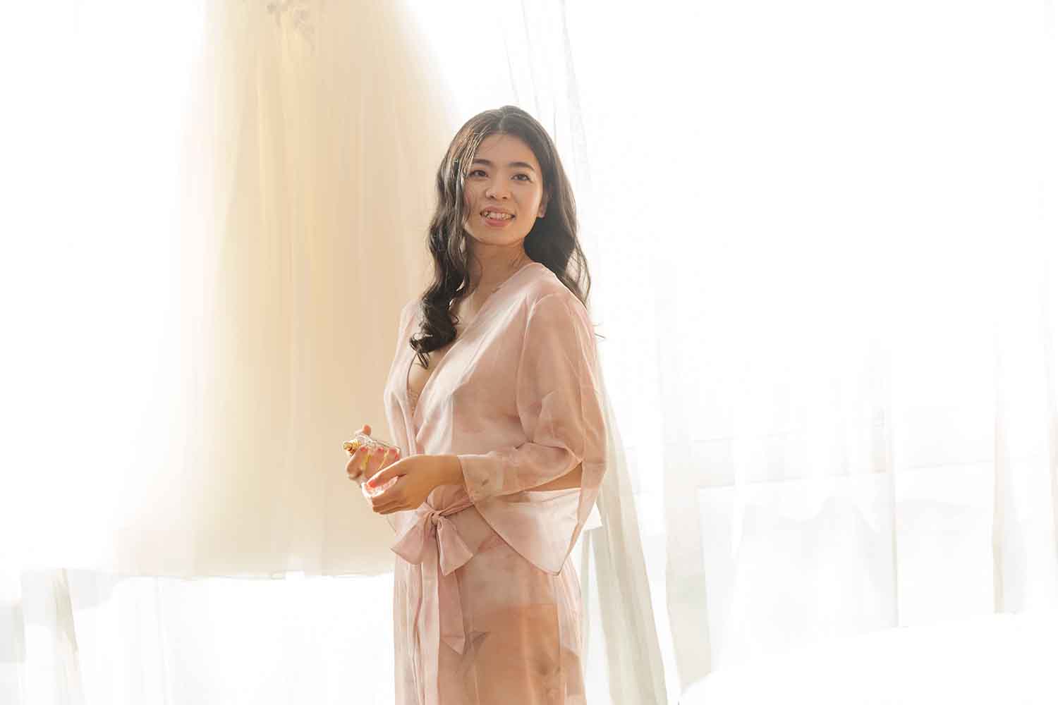 [素人新娘] 妆前穿着透视性感睡衣的新娘婚礼现场实拍写真 H253