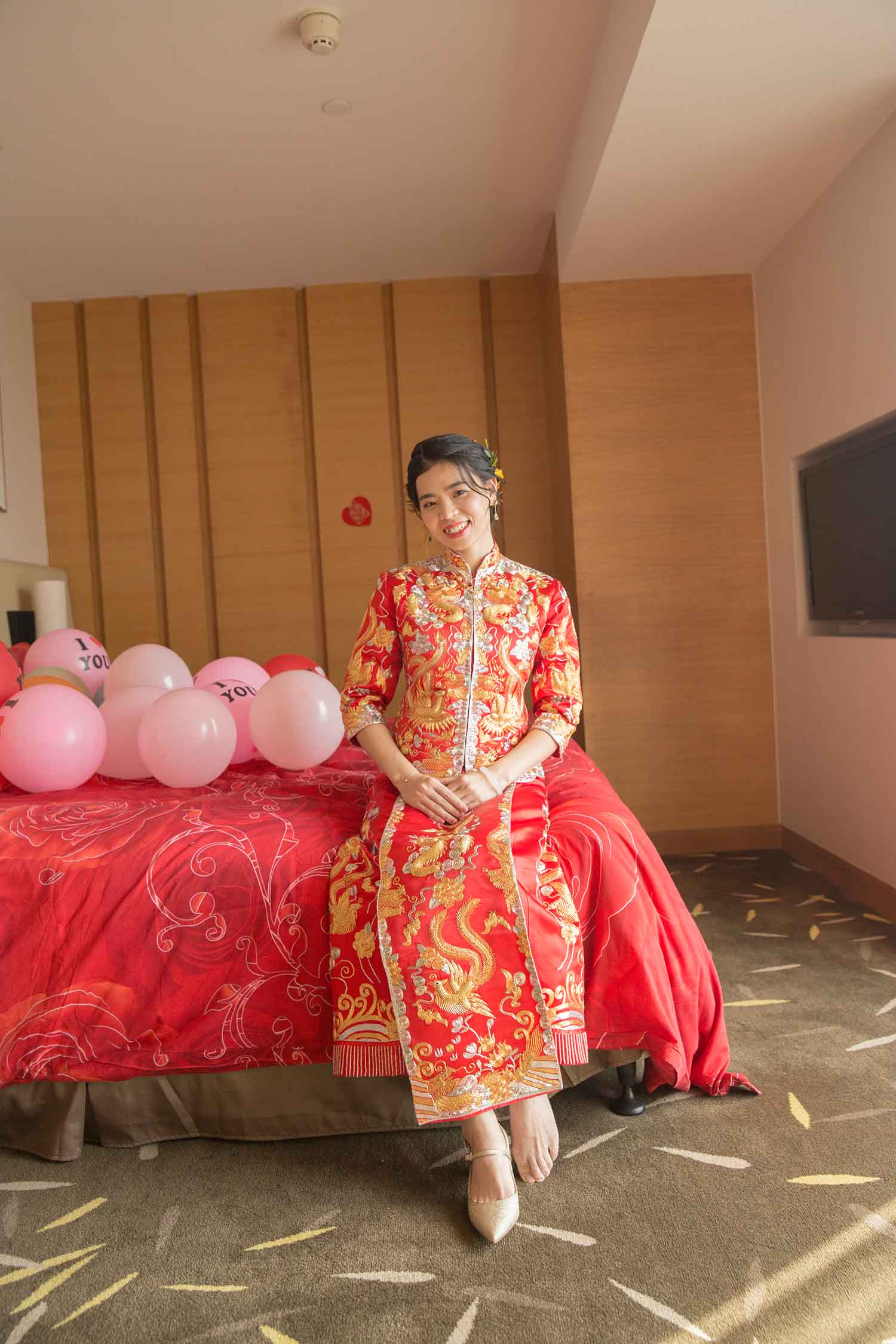 [素人新娘] 妆前穿着透视性感睡衣的新娘婚礼现场实拍写真 H253