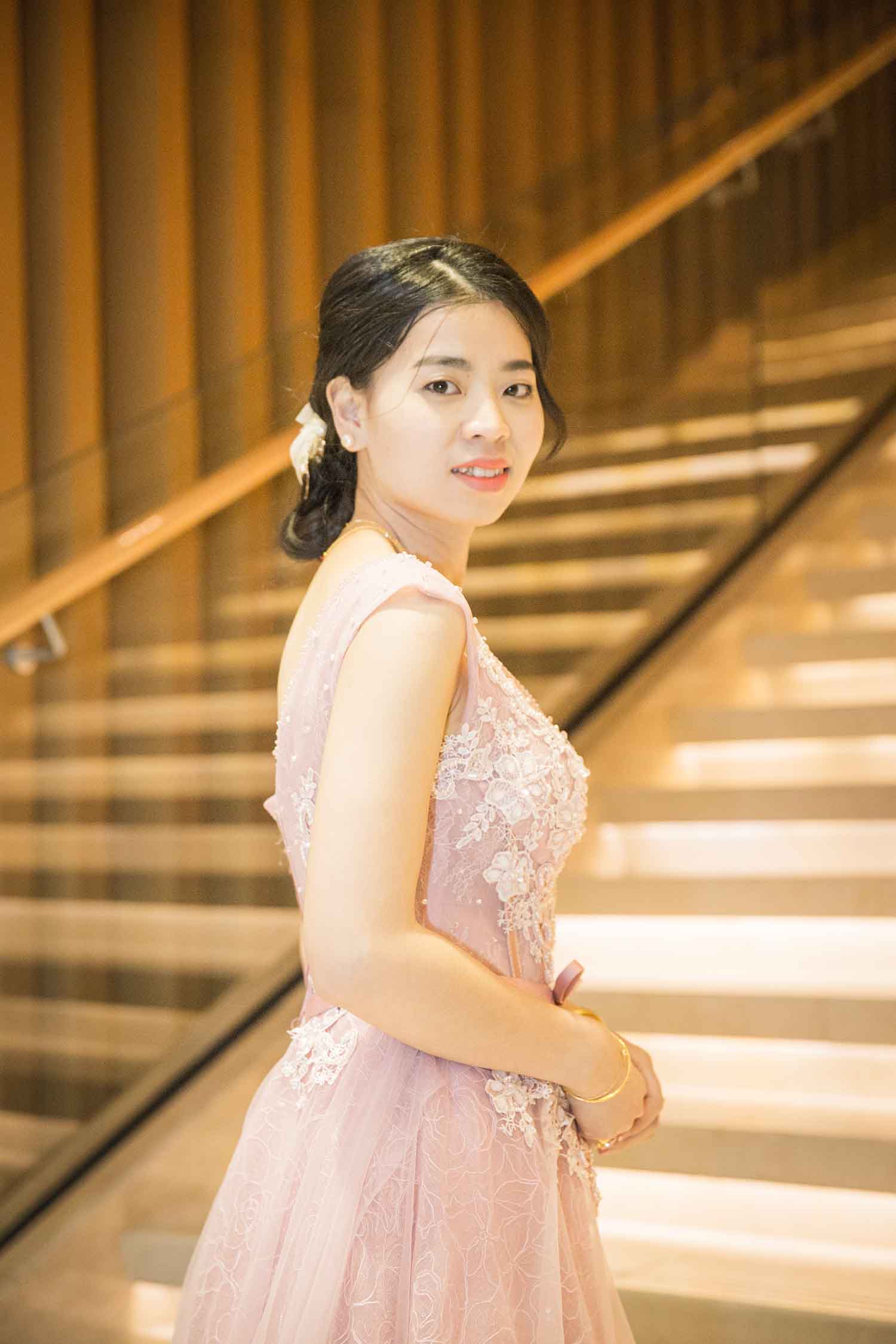 [素人新娘] 妆前穿着透视性感睡衣的新娘婚礼现场实拍写真 H253