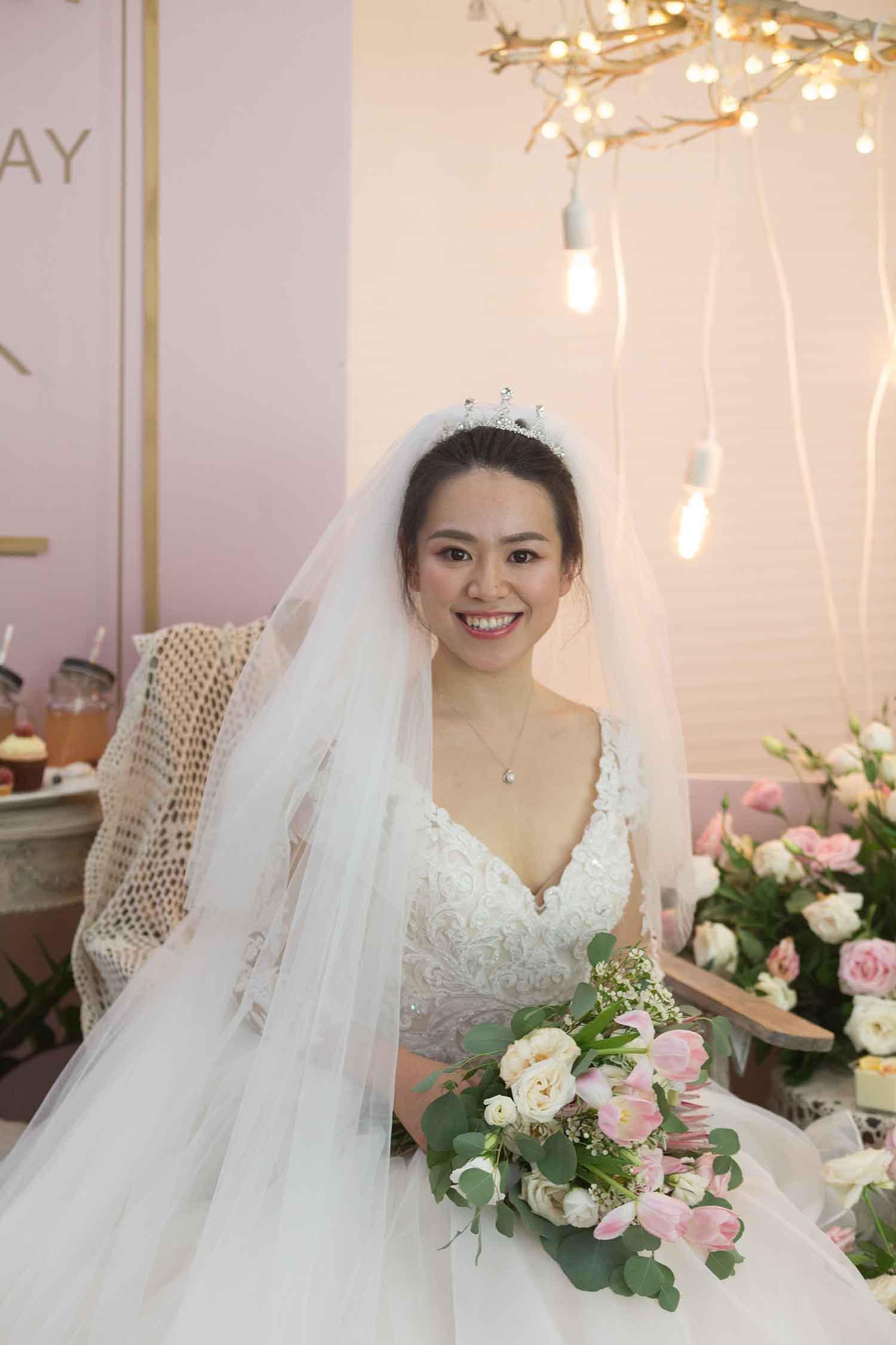 [素人新娘] 笑容灿烂的大眼睛新娘婚礼现场实拍写真 H250