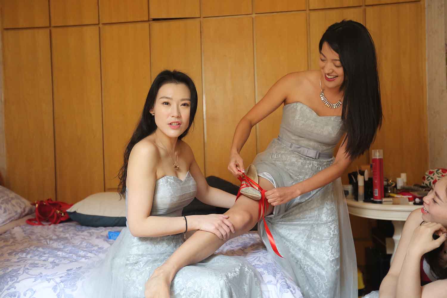 [素人新娘] 腿上有朵黑玫瑰纹身的新娘婚礼现场实拍写真 H308