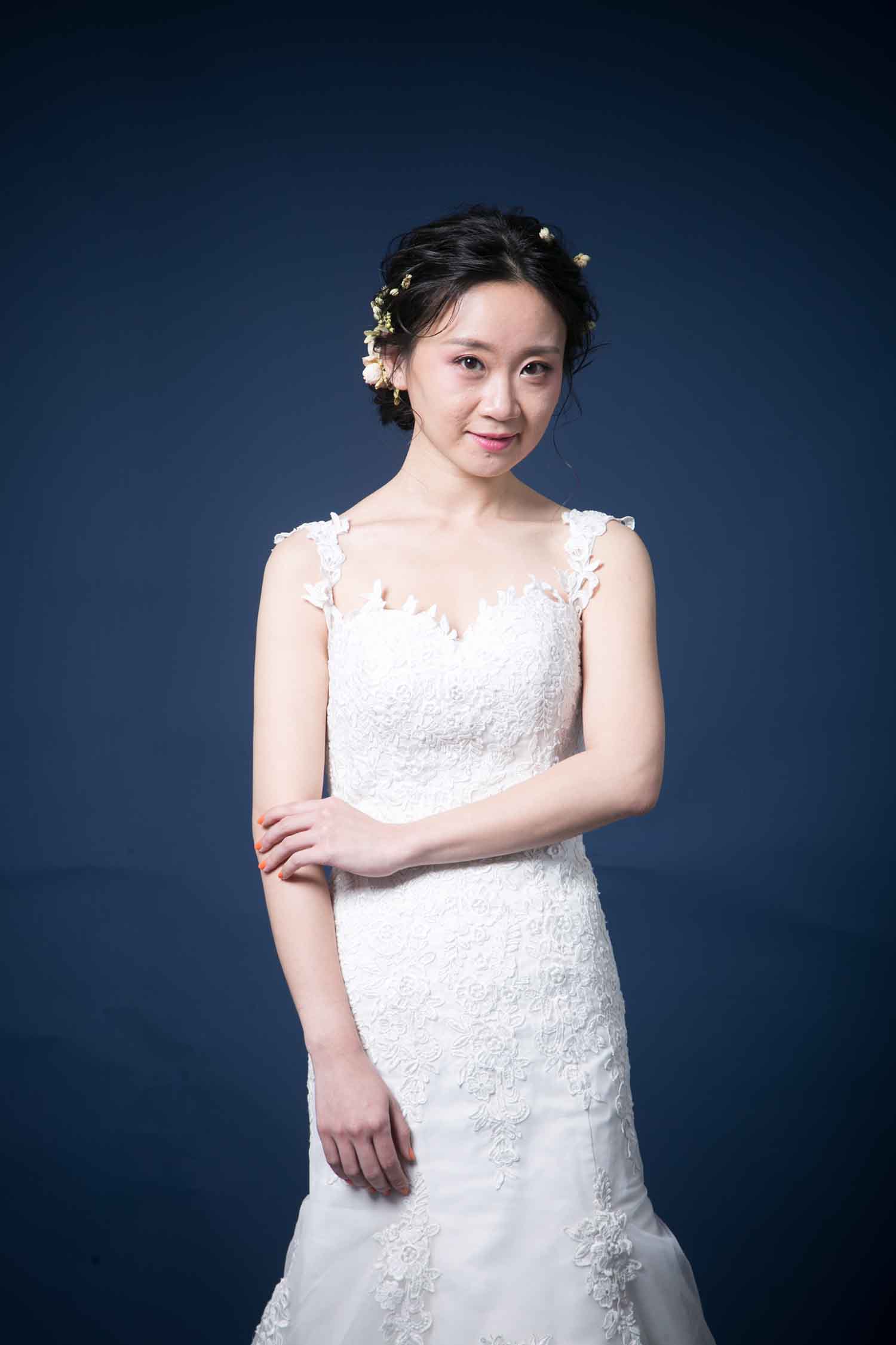 [素人新娘] 穿着性感紫色抹胸的素人美女准新娘室内和室外婚纱写真实拍H254