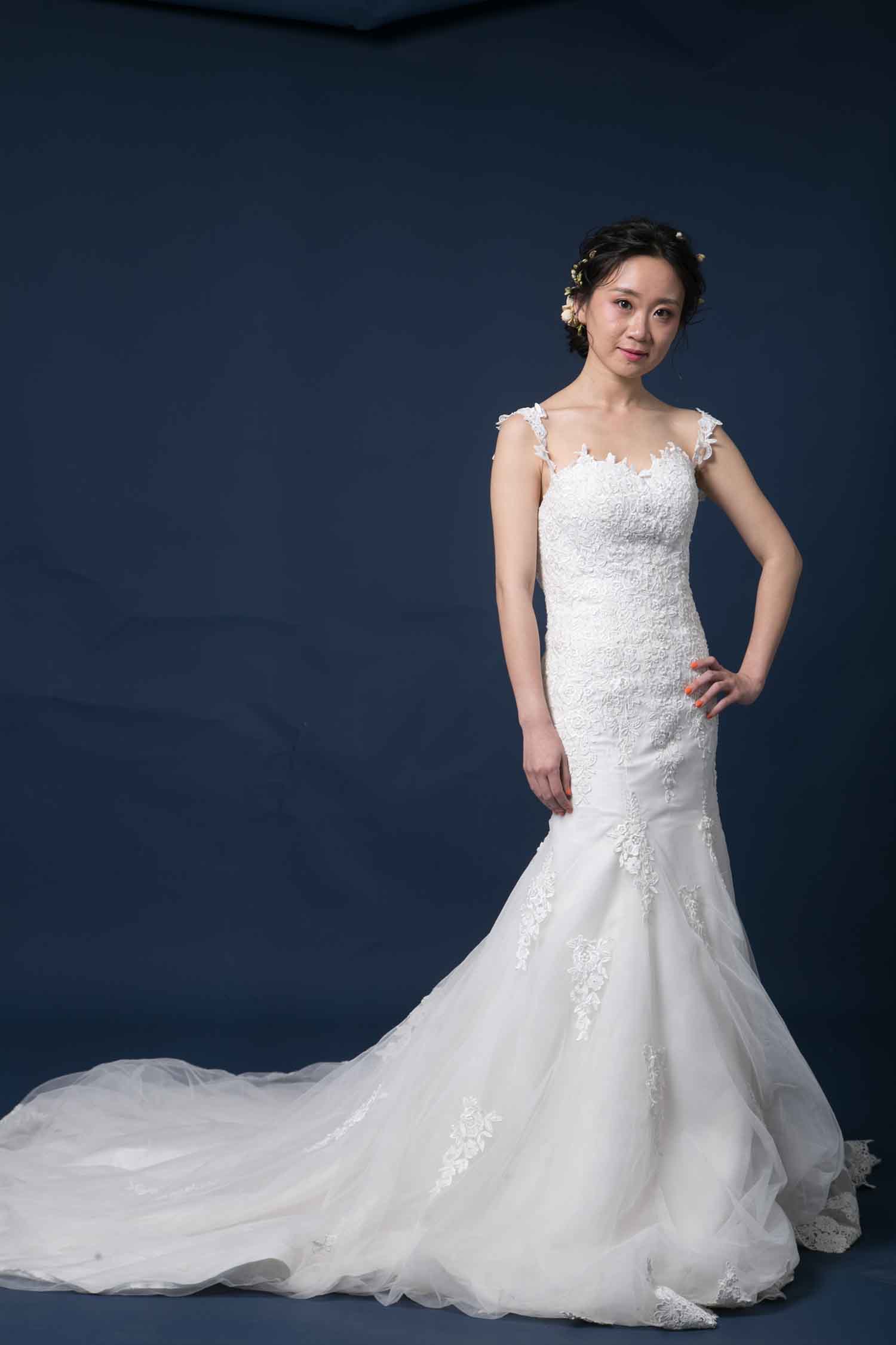 [素人新娘] 穿着性感紫色抹胸的素人美女准新娘室内和室外婚纱写真实拍H254