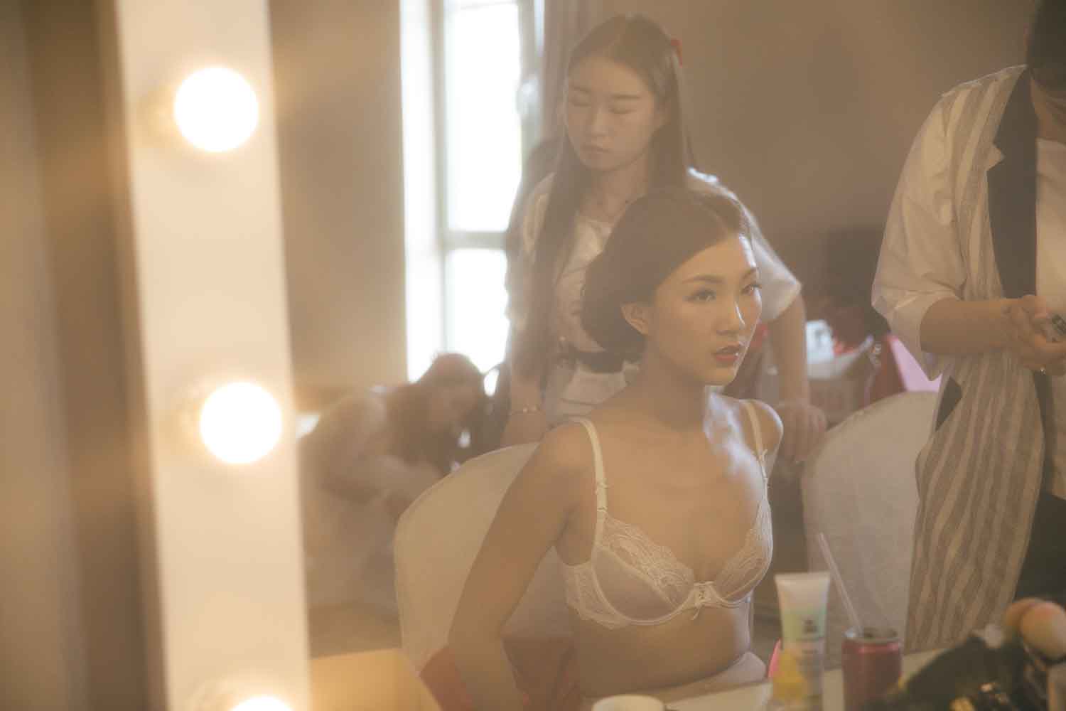 [素人新娘] 有着性感屁股和迷人双眼的新娘婚礼现场实拍写真 H232