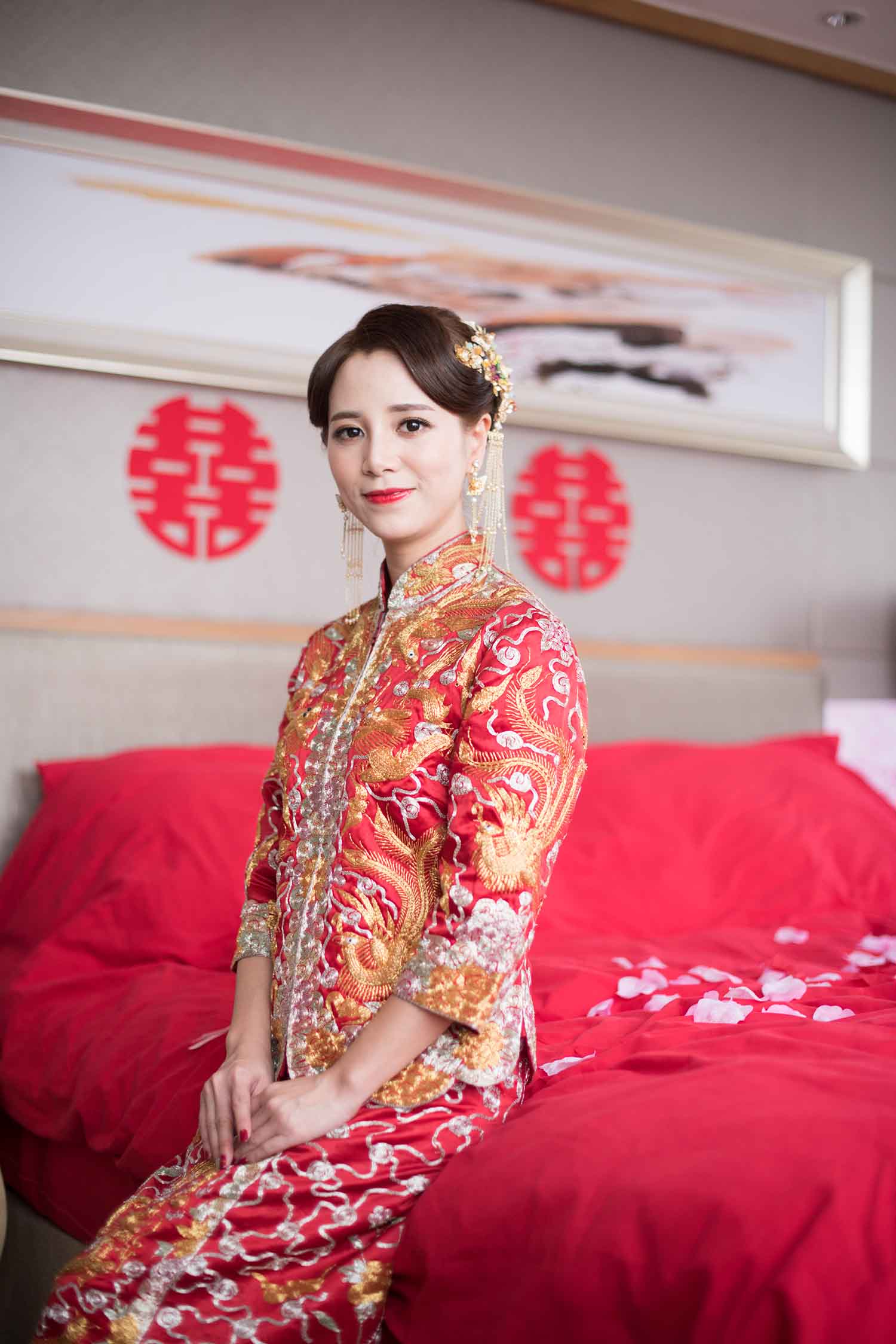 [素人新娘] 换婚纱时很诱惑的美女新娘婚礼现场实拍写真 H256