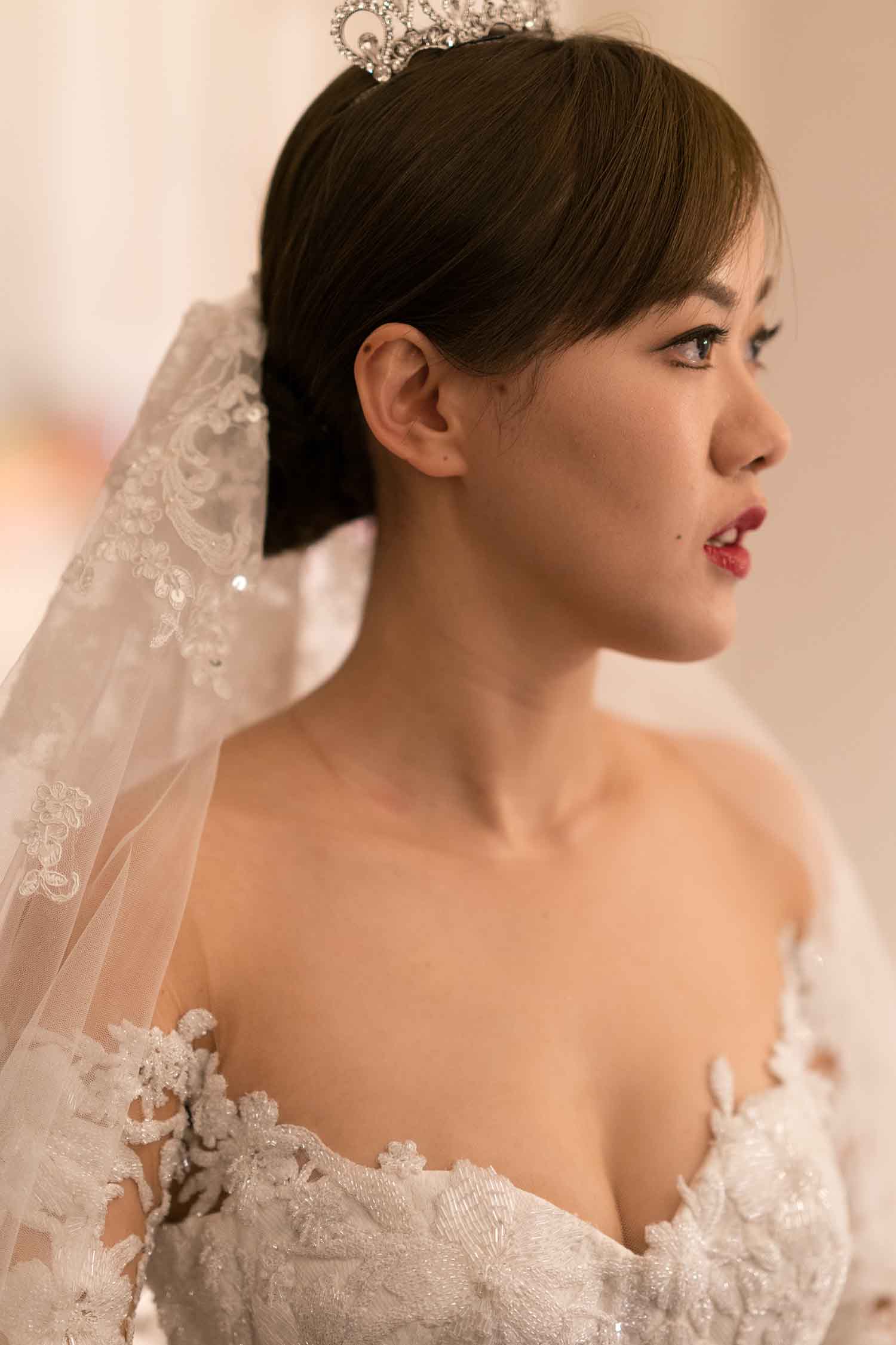 [素人新娘] 深V抹胸优雅高贵新娘的婚礼现场实拍写真 H202