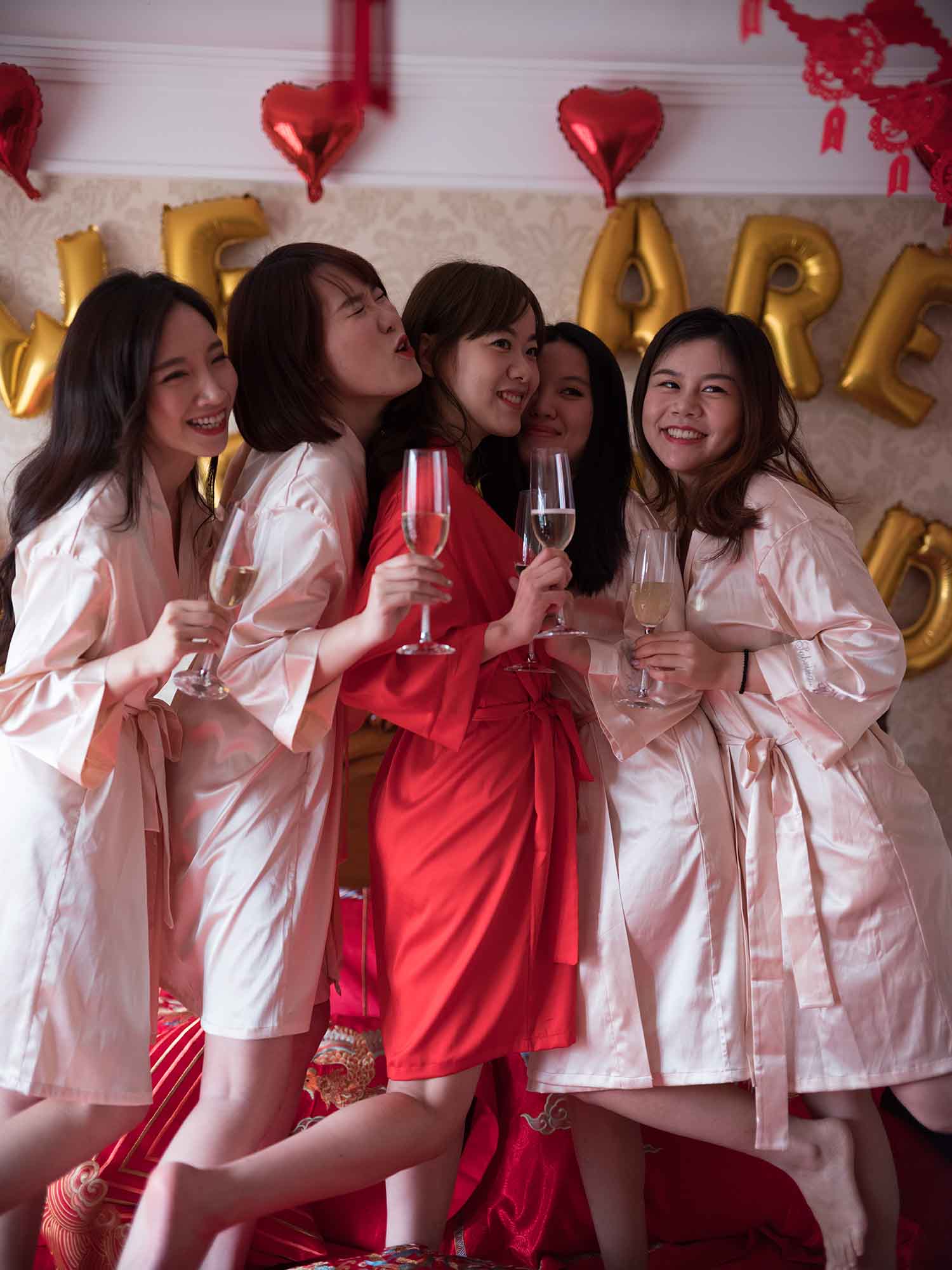 [素人新娘] 深V抹胸优雅高贵新娘的婚礼现场实拍写真 H202