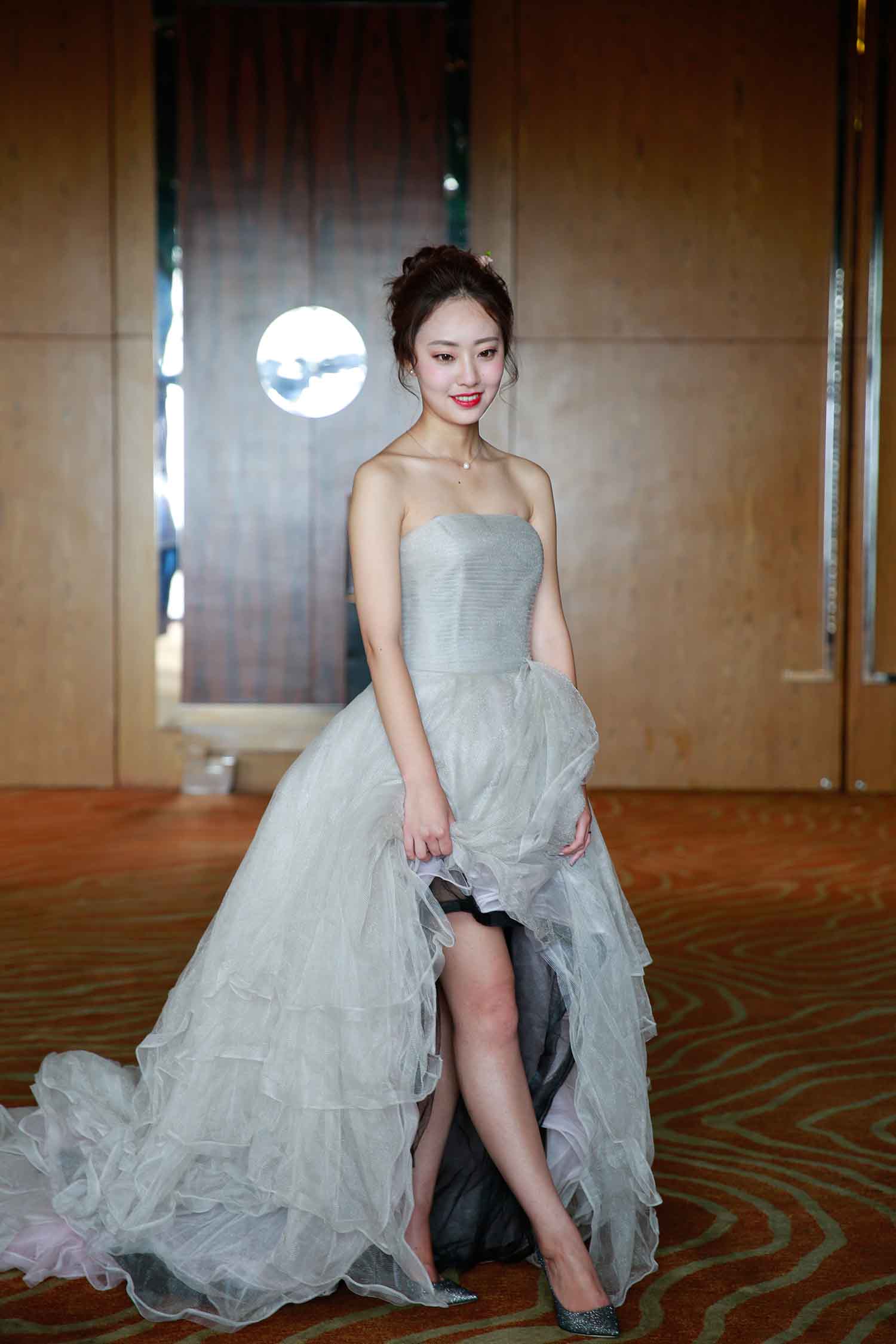 [素人新娘] 富家太太气质新娘的婚礼现场实拍写真 H208