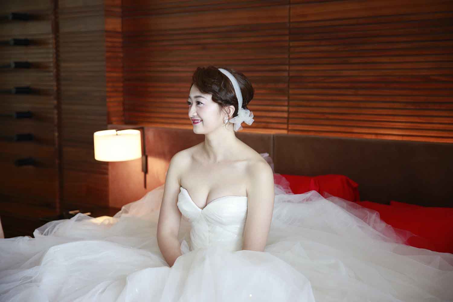 [素人新娘] 爱笑的大眼睛新娘婚礼现场实拍写真 H219