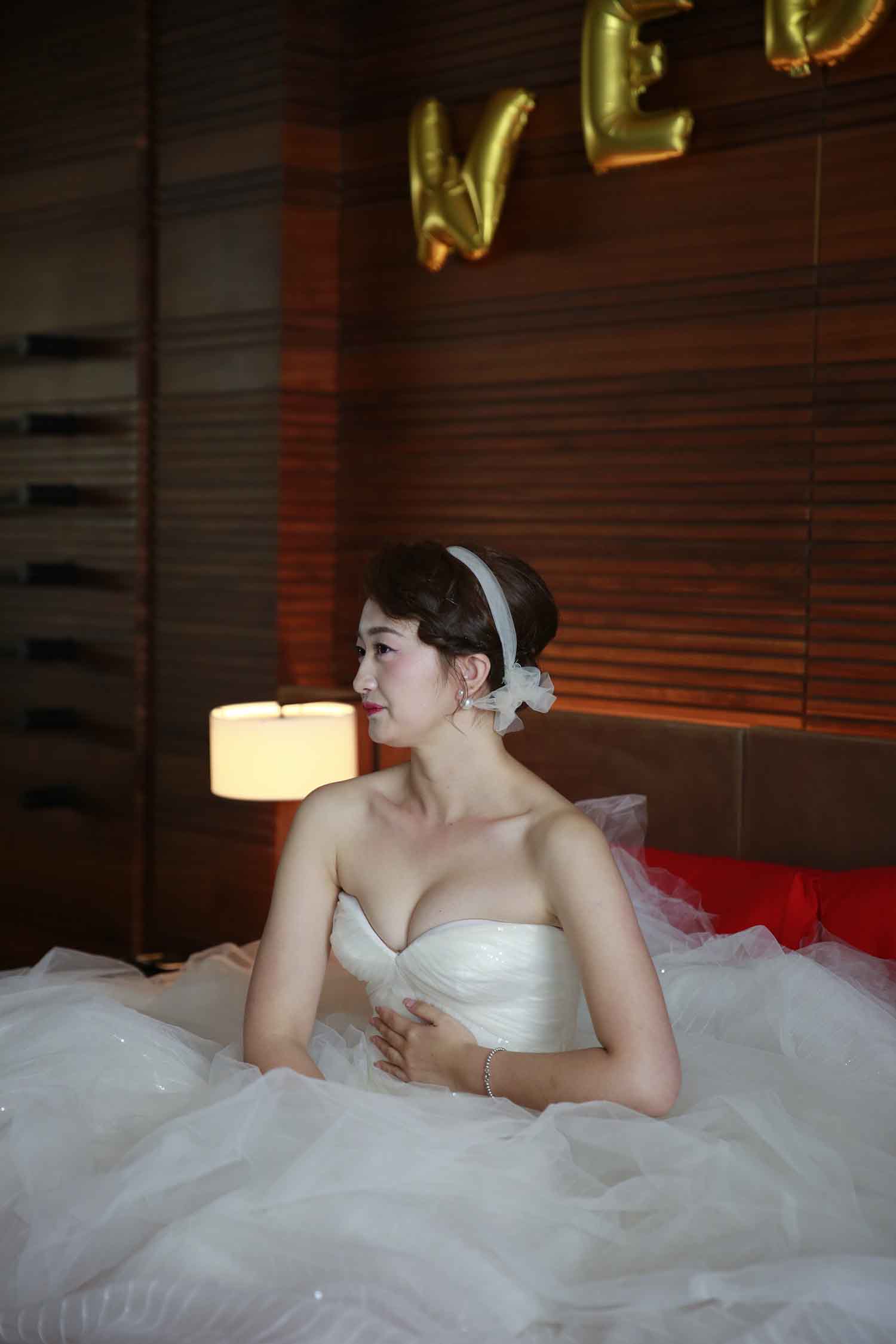 [素人新娘] 爱笑的大眼睛新娘婚礼现场实拍写真 H219