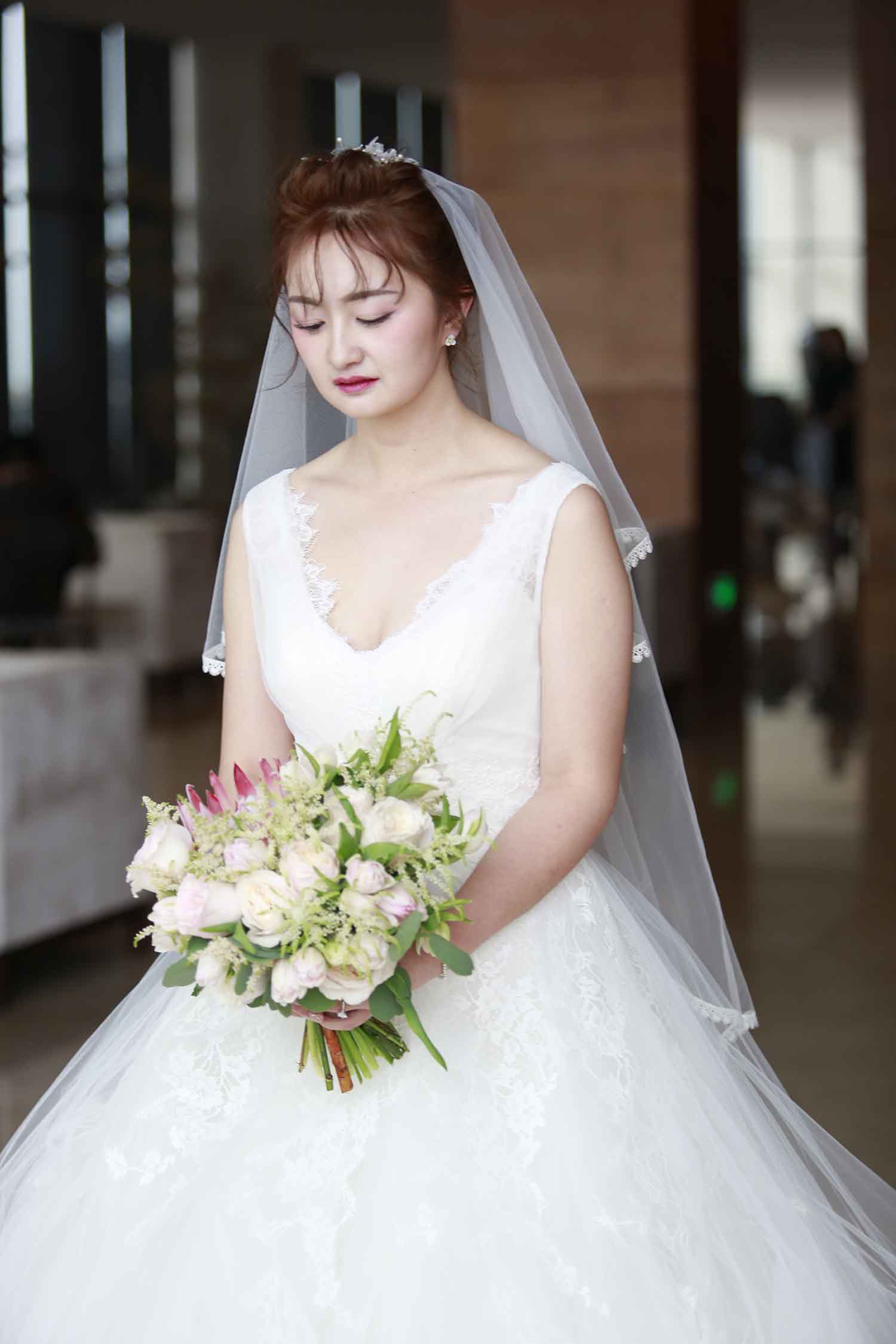 [素人新娘] 爱笑的大眼睛新娘婚礼现场实拍写真 H219