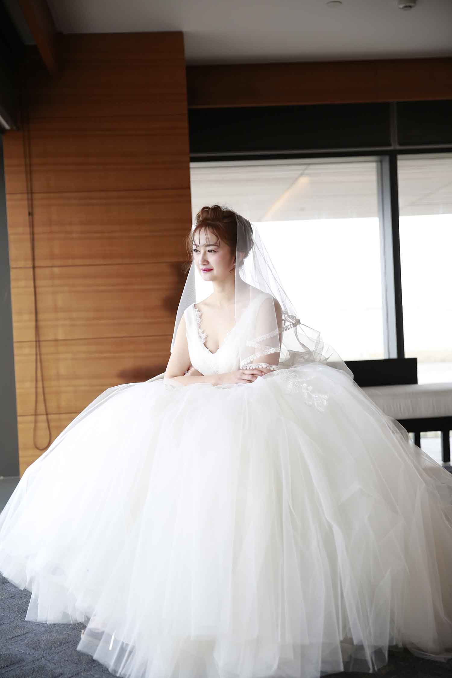 [素人新娘] 爱笑的大眼睛新娘婚礼现场实拍写真 H219