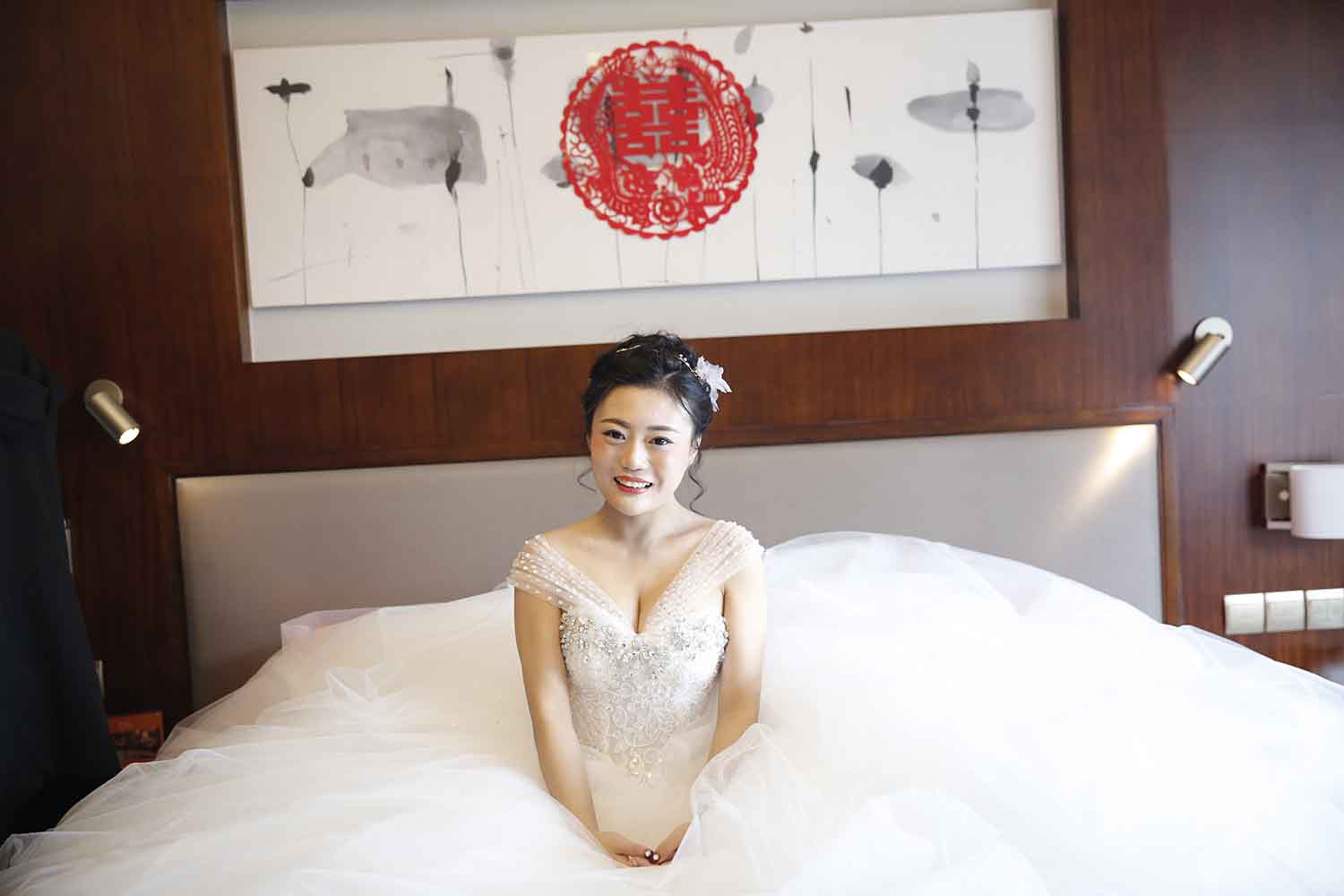 [素人新娘] 小巧可人事业线很深的新娘婚礼现场实拍写真 H217