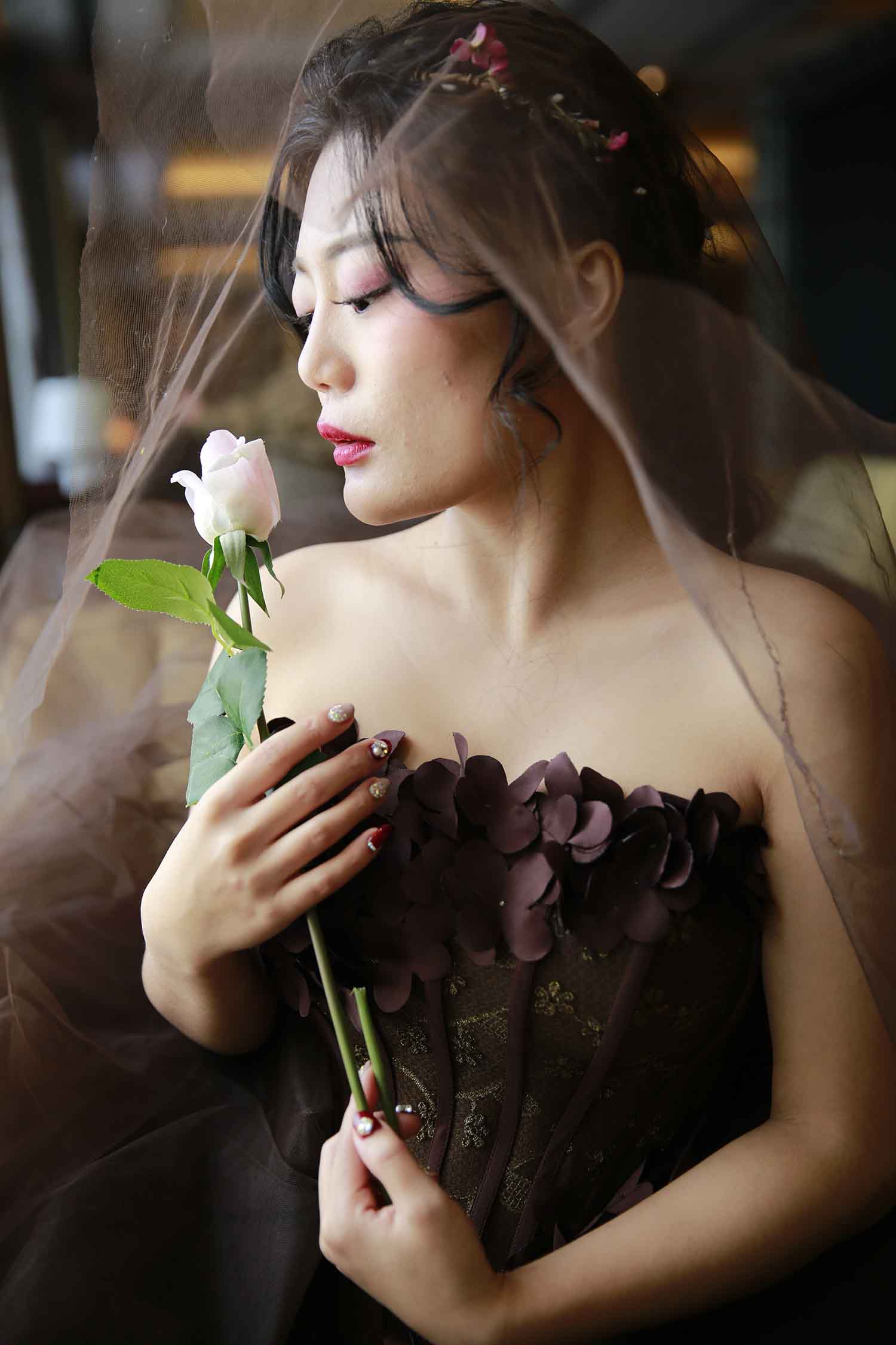 [素人新娘] 小巧可人事业线很深的新娘婚礼现场实拍写真 H217