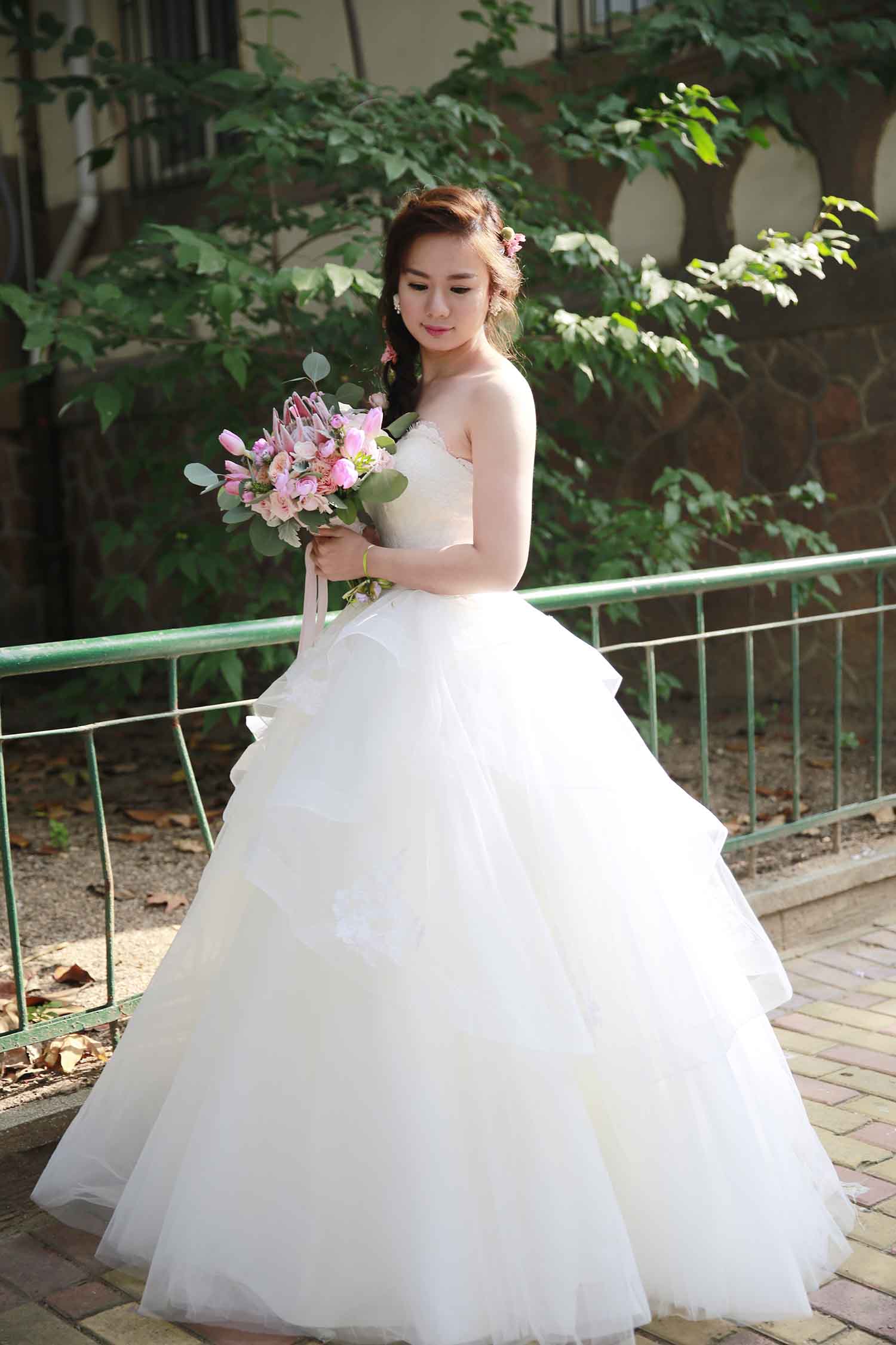 [素人新娘] 丰满富态的鹅蛋脸新娘婚礼现场实拍写真 H218