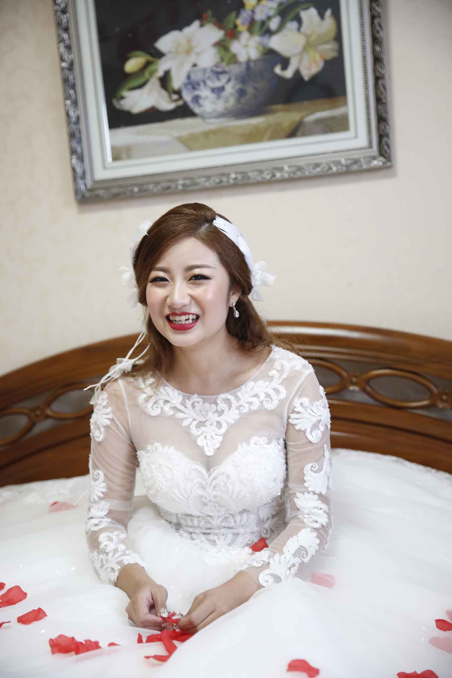 [素人新娘] 富态鹅蛋脸后背有纹身的新娘婚礼现场实拍写真 H215