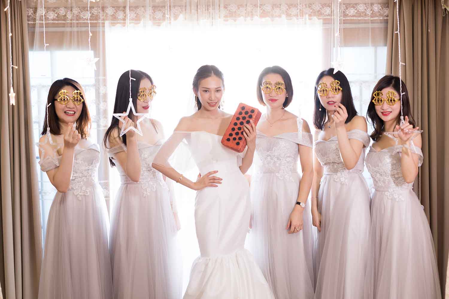 [素人新娘] 脚很性感的大长腿美女新娘婚礼现场实拍写真 H247