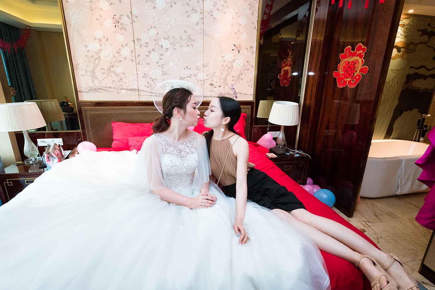 [素人新娘] 小巧可爱的公主气质新娘婚礼现场实拍写真 H211