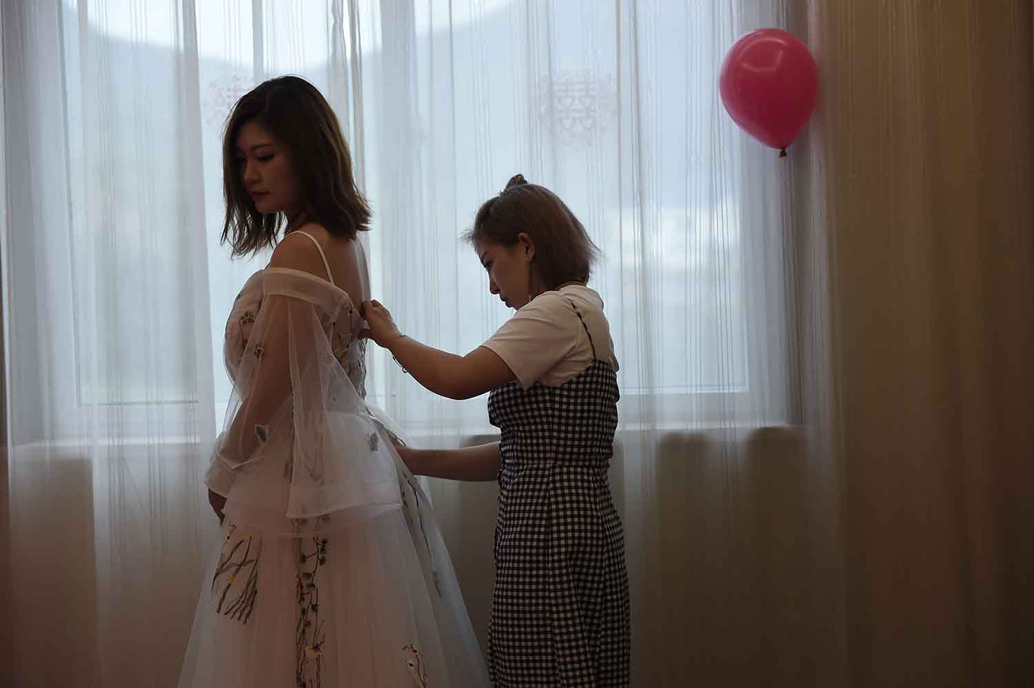 [素人新娘] 有着丰满大白兔的美女新娘婚礼现场实拍写真 H407