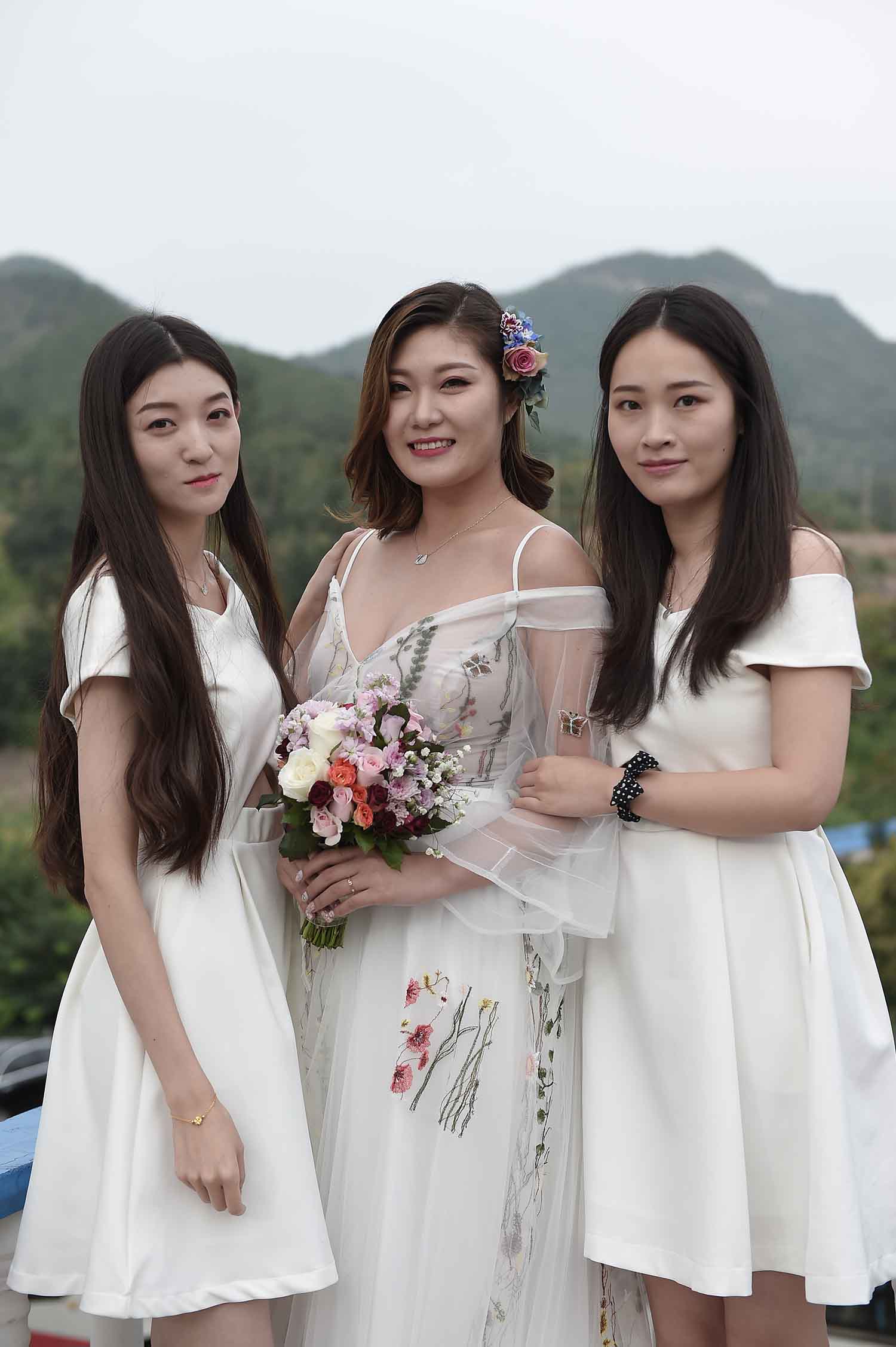 [素人新娘] 有着丰满大白兔的美女新娘婚礼现场实拍写真 H407