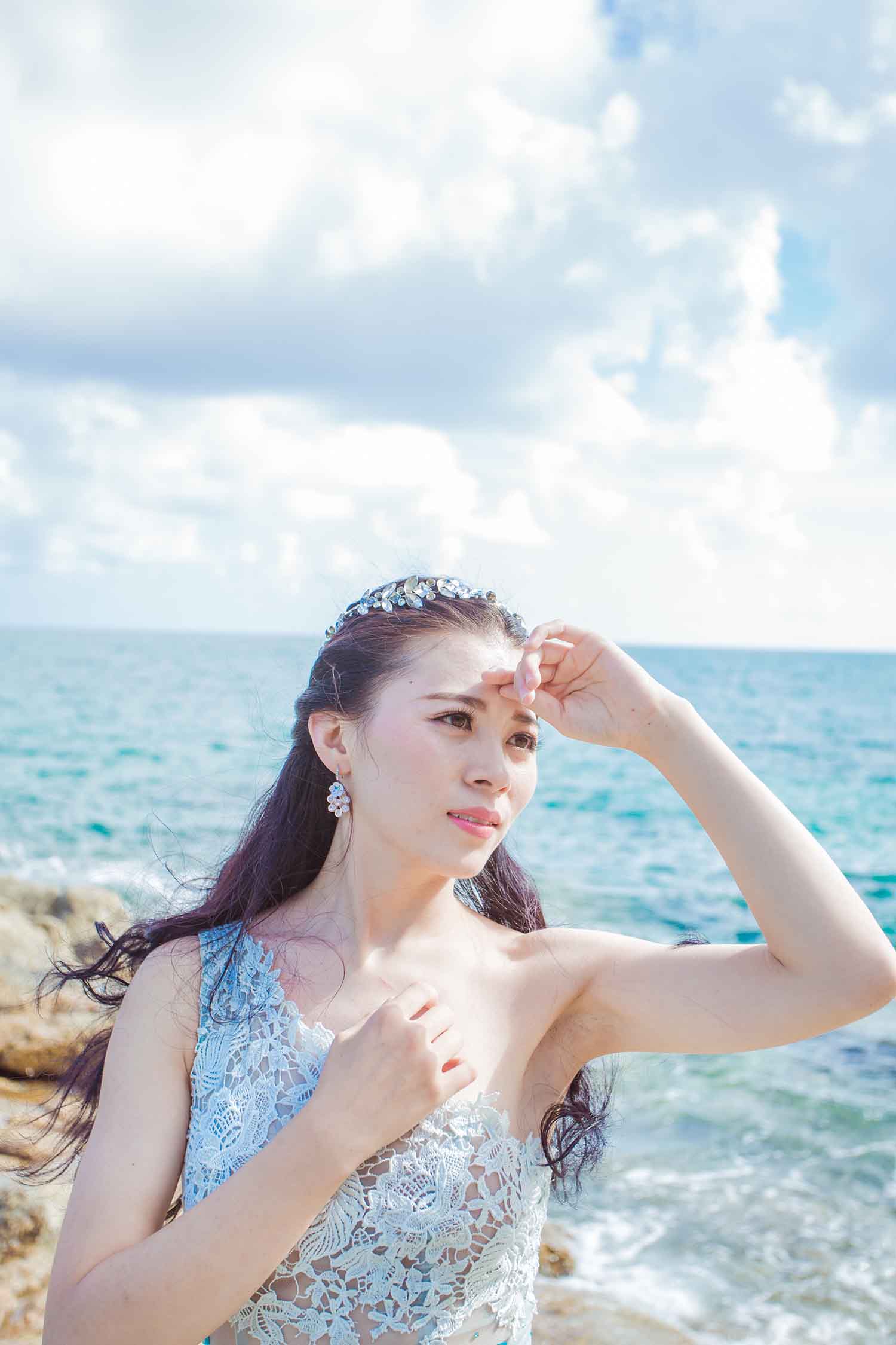 [素人新娘] 前凸后翘的美女新娘在海边拍摄婚纱照写真 H406