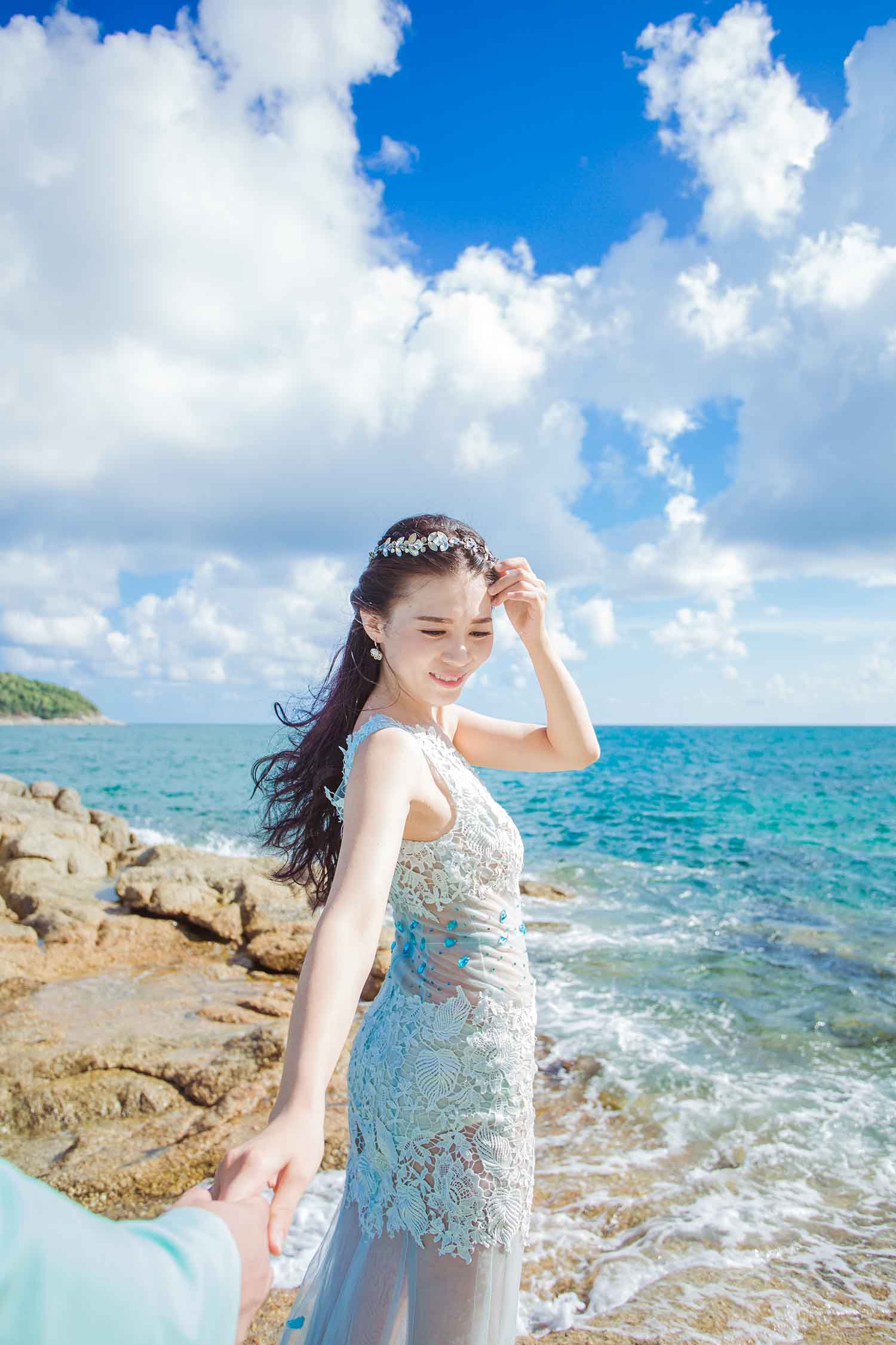 [素人新娘] 前凸后翘的美女新娘在海边拍摄婚纱照写真 H406