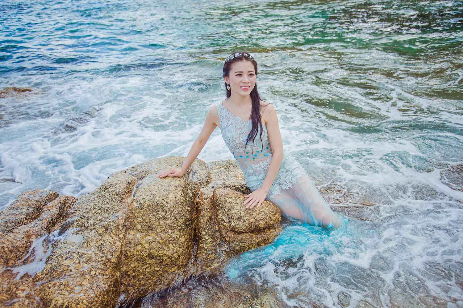 [素人新娘] 前凸后翘的美女新娘在海边拍摄婚纱照写真 H406