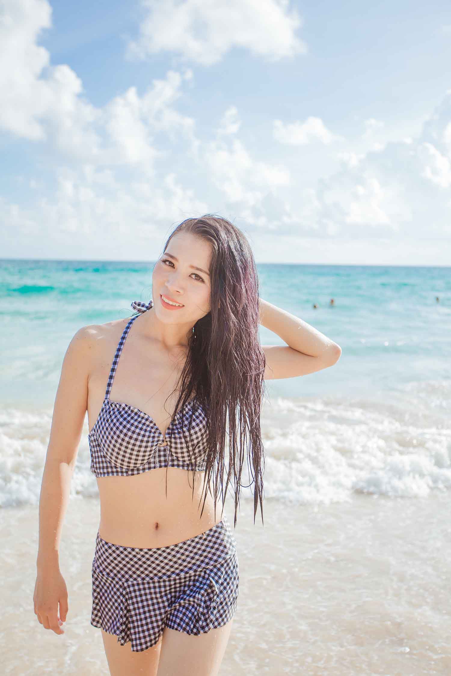 [素人新娘] 前凸后翘的美女新娘在海边拍摄婚纱照写真 H406