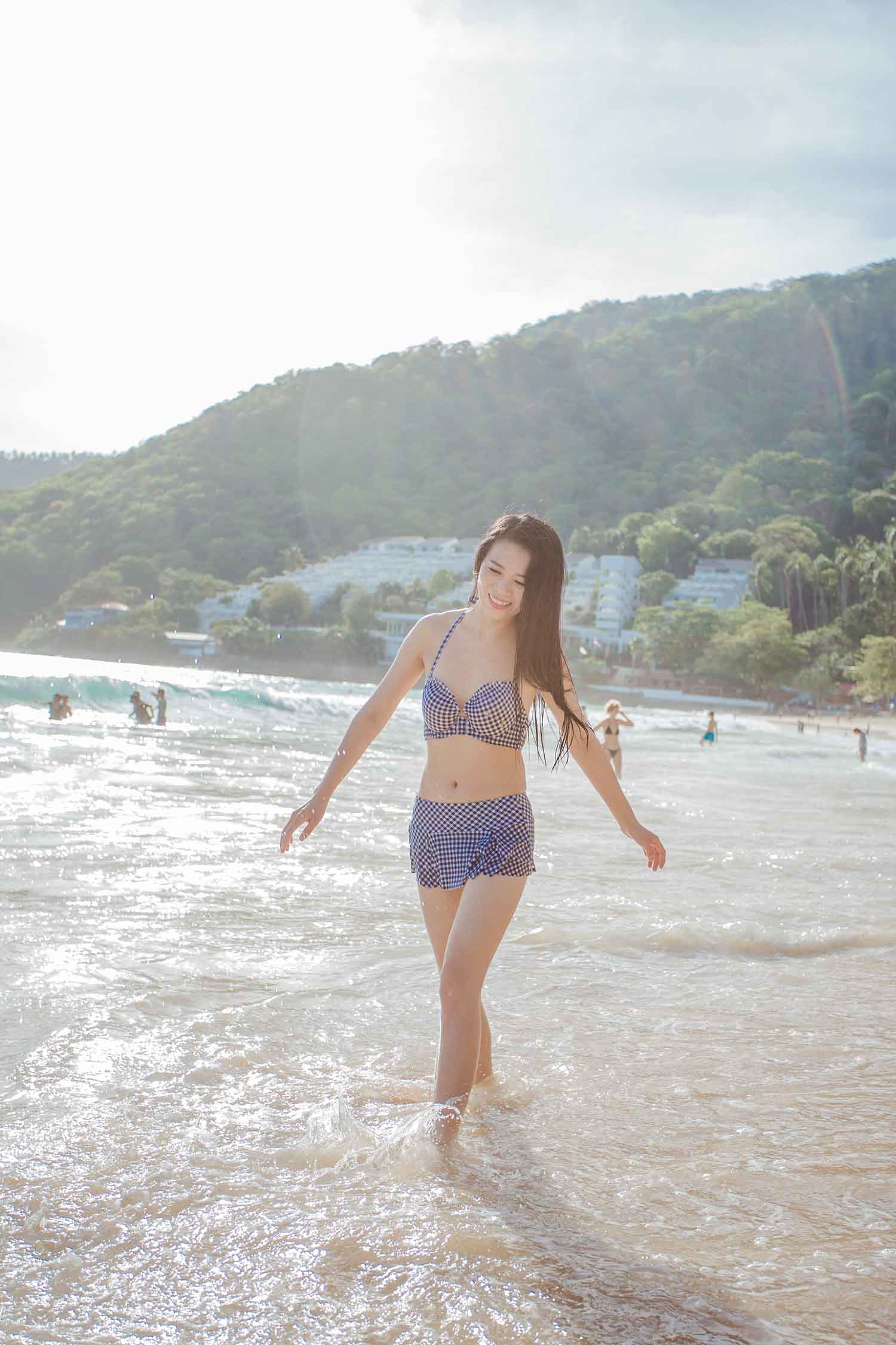 [素人新娘] 前凸后翘的美女新娘在海边拍摄婚纱照写真 H406