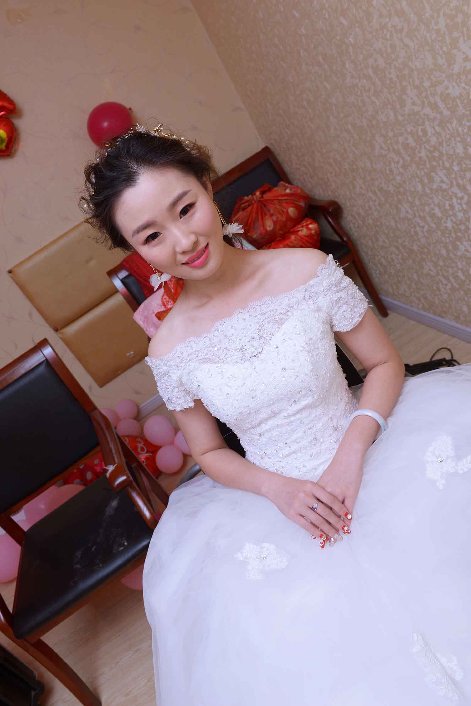 [素人新娘] 在床上露出性感双脚的新娘婚礼现场实拍写真 H352