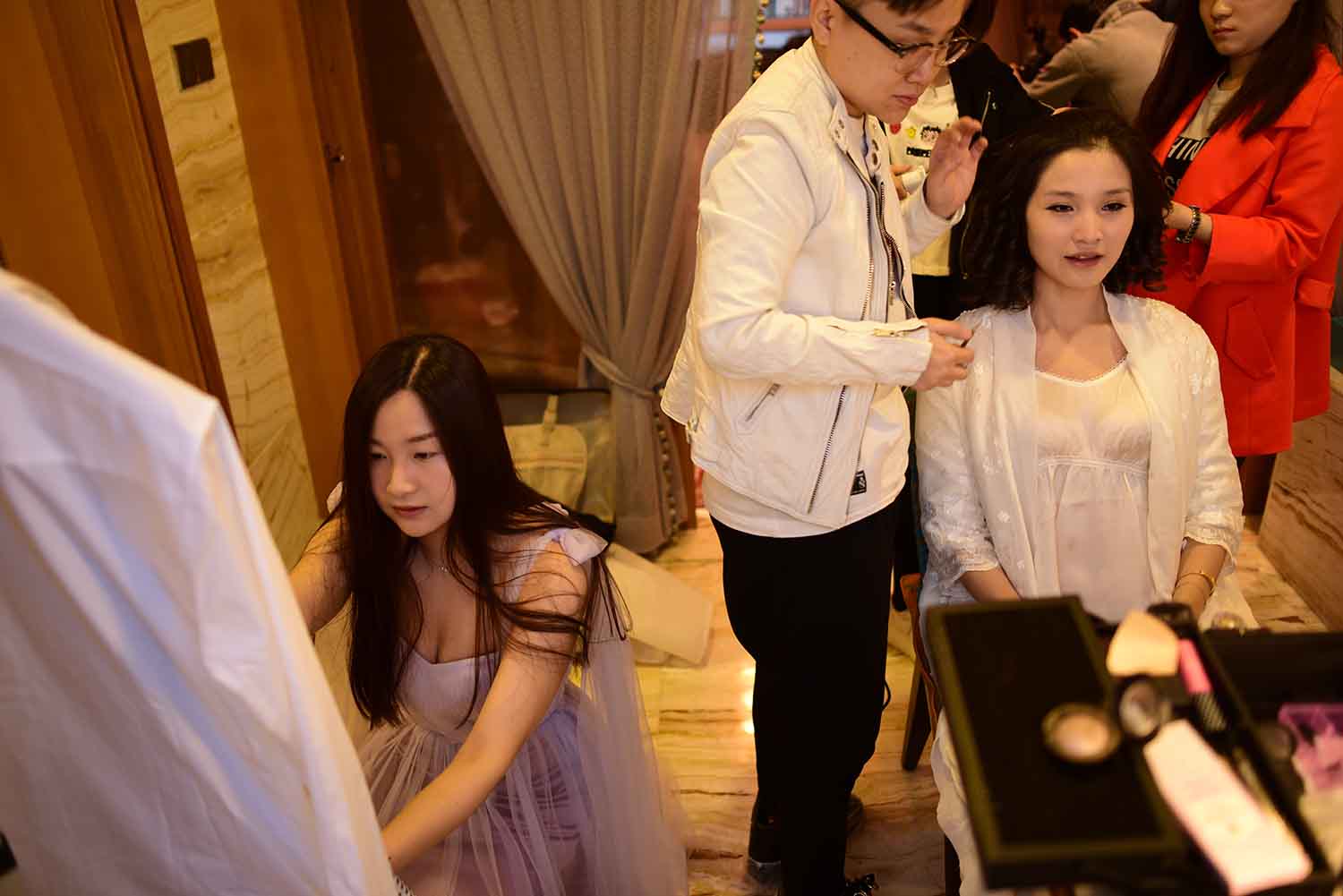 [素人新娘] 前面又大又圆感觉快被挤爆的新娘婚礼现场实拍写真 H429